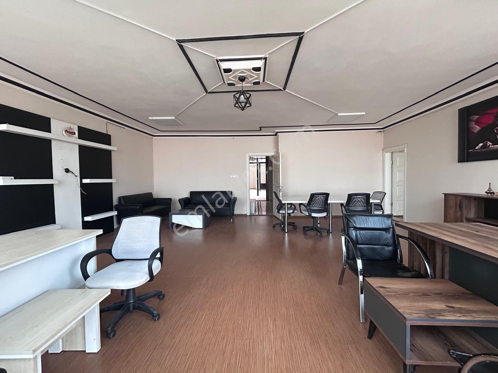 Edremit Merkezde Prestijli 2+1 Kiralık Ofis - Görsel 23