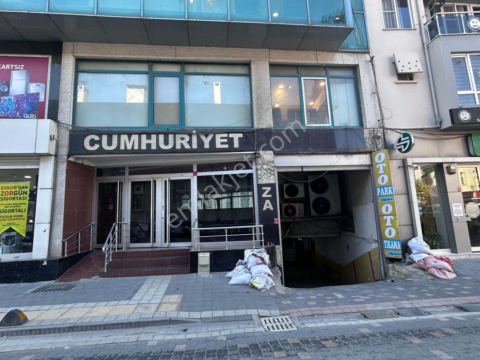 Edremit Merkezde Prestijli 2+1 Kiralık Ofis - Görsel 3