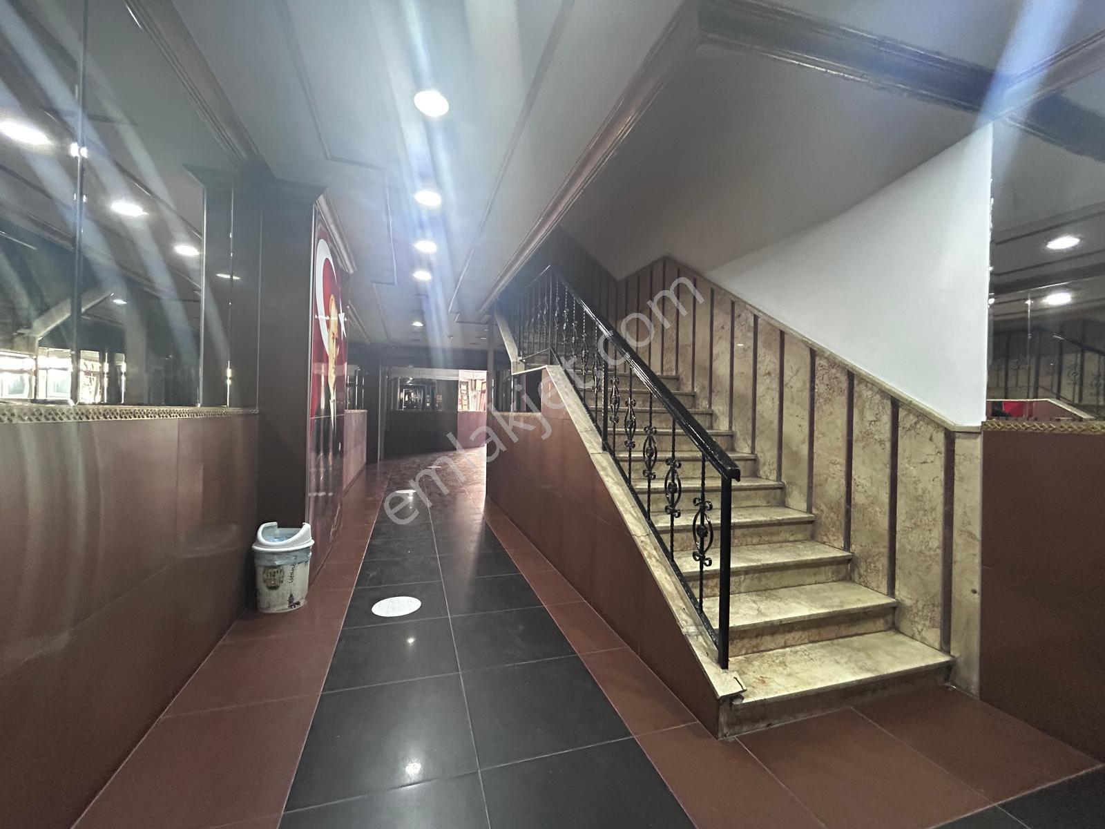 Edremit Merkezde Prestijli 2+1 Kiralık Ofis - Görsel 33
