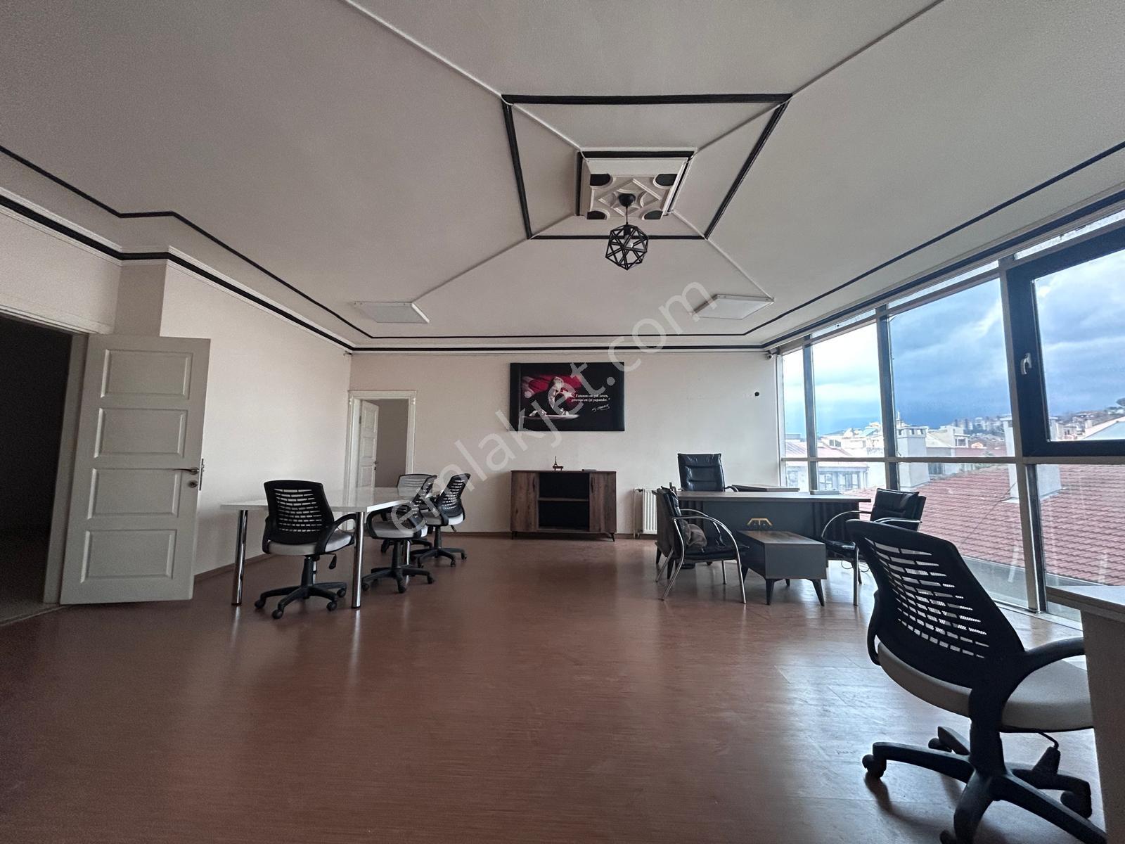 Edremit Merkezde Prestijli 2+1 Kiralık Ofis - Görsel 21