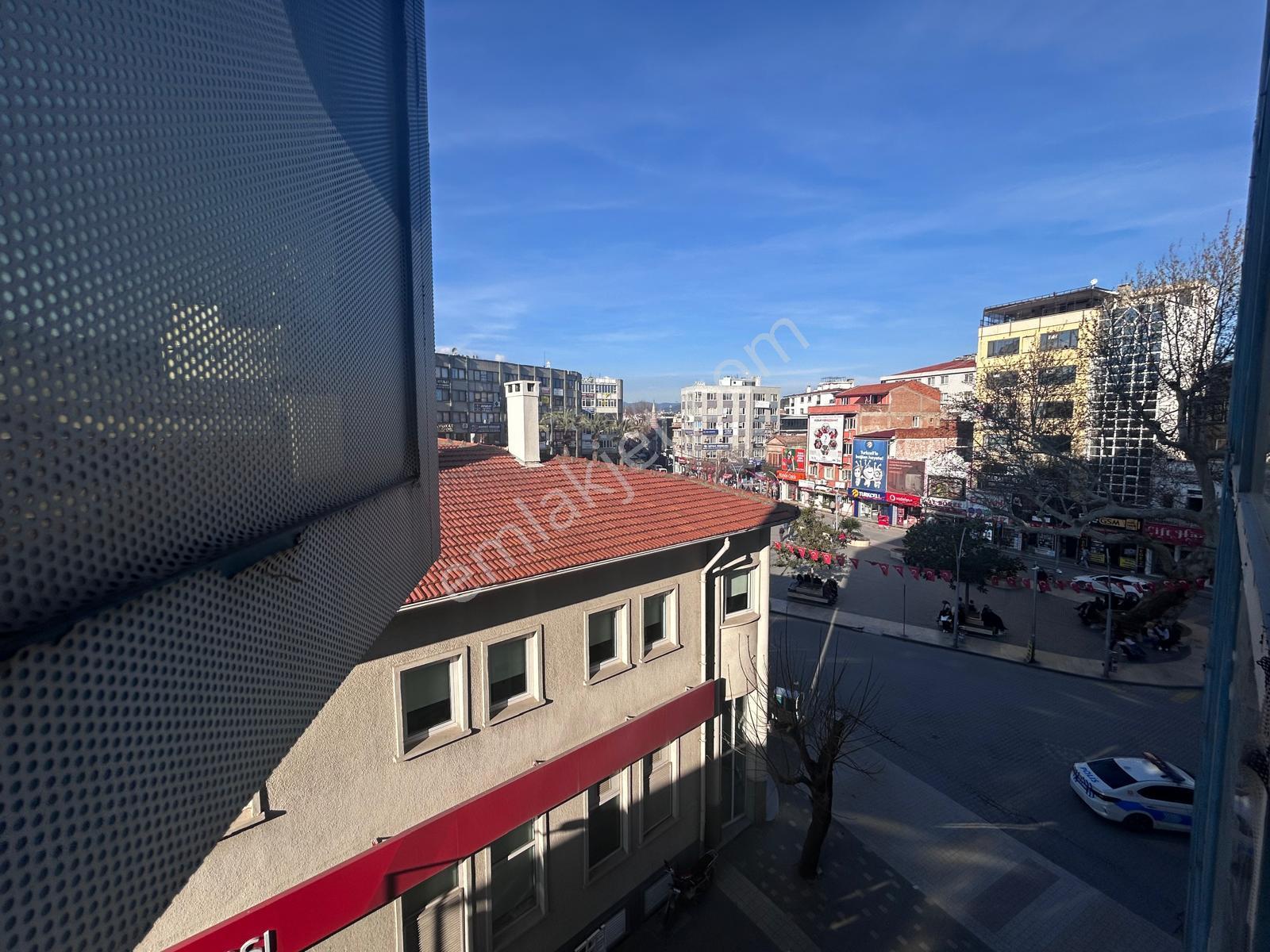 Edremit Merkezde Prestijli 2+1 Kiralık Ofis - Görsel 31