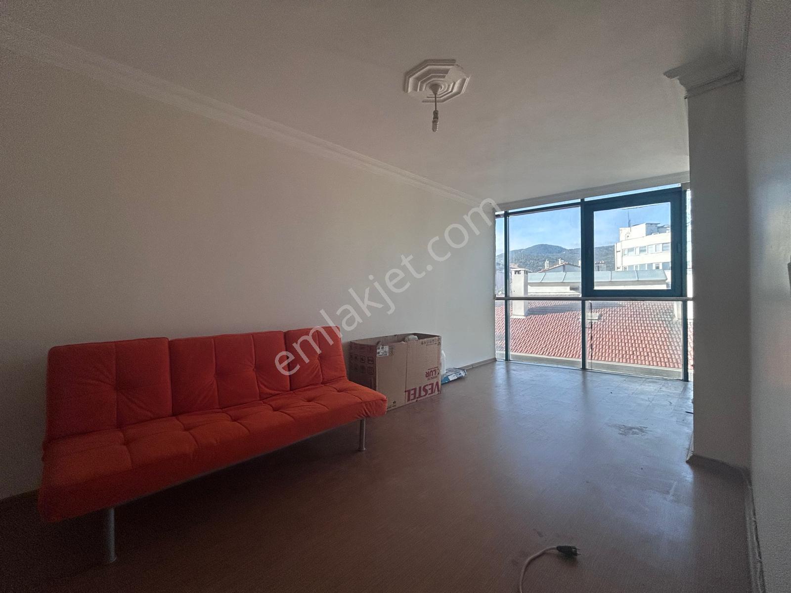 Edremit Merkezde Prestijli 2+1 Kiralık Ofis - Görsel 27