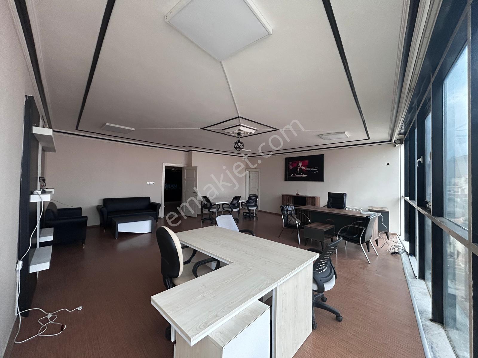 Edremit Merkezde Prestijli 2+1 Kiralık Ofis - Görsel 22