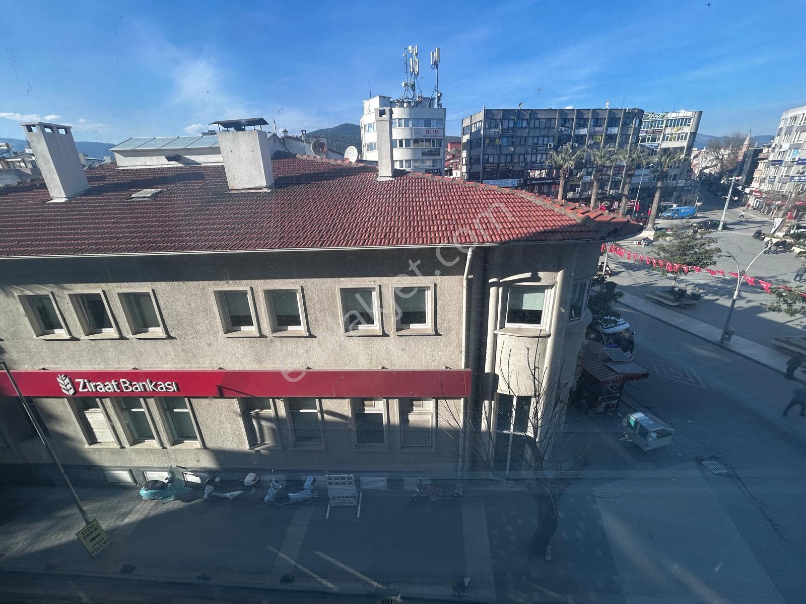 Edremit Merkezde Prestijli 2+1 Kiralık Ofis - Görsel 24