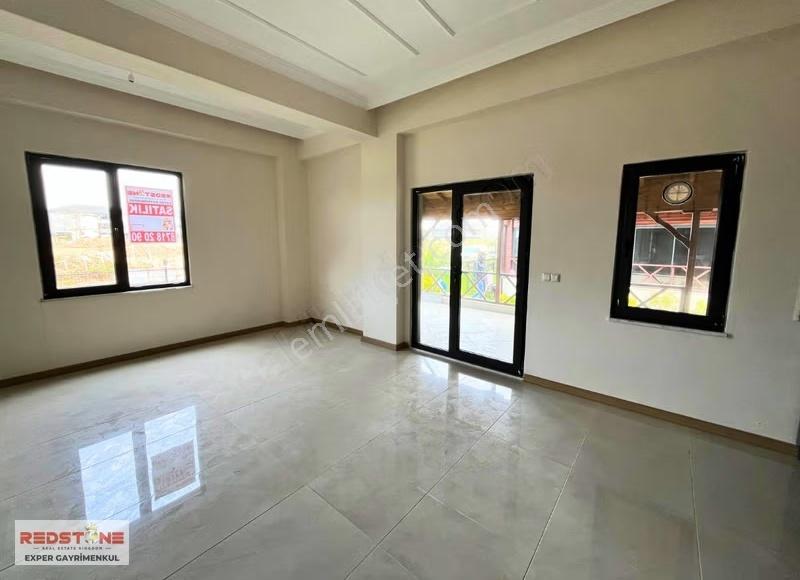 Havuzlu Sitede Müstakil Bahçeli Verandalı Teraslı Sıfır Villa - Görsel 5