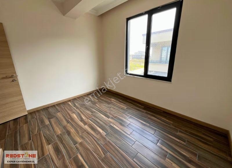 Havuzlu Sitede Müstakil Bahçeli Verandalı Teraslı Sıfır Villa - Görsel 18