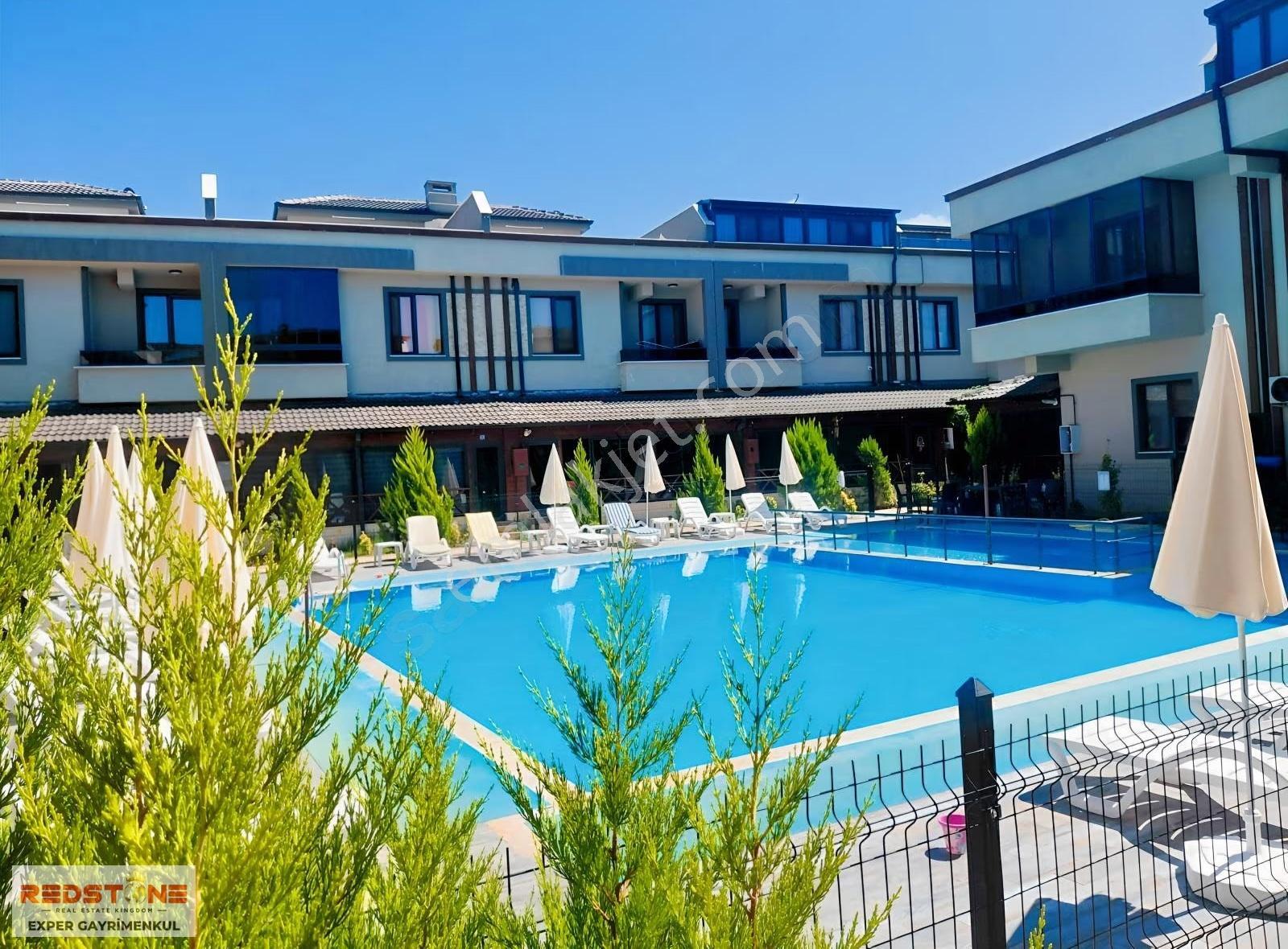 Havuzlu Sitede Müstakil Bahçeli Verandalı Teraslı Sıfır Villa - Görsel 28