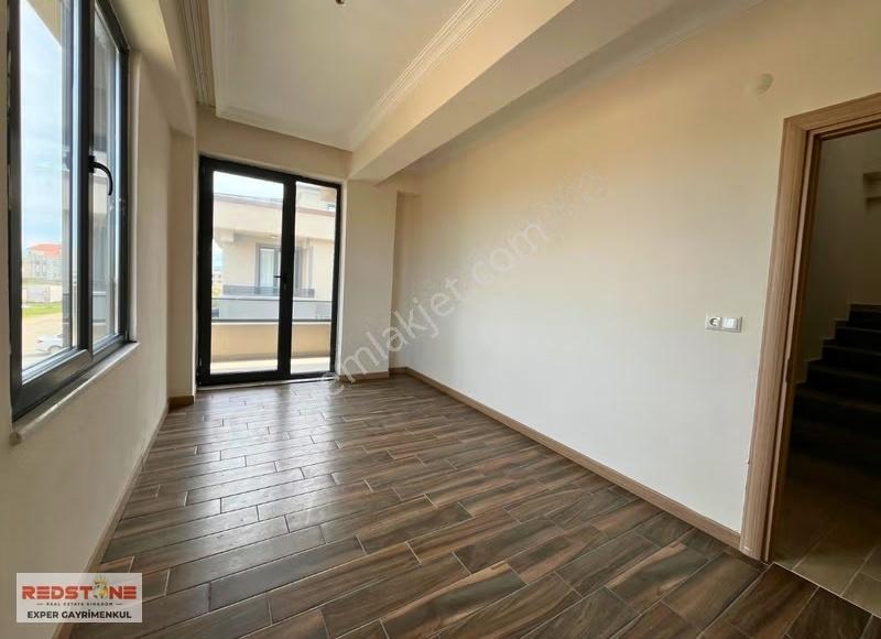 Havuzlu Sitede Müstakil Bahçeli Verandalı Teraslı Sıfır Villa - Görsel 17