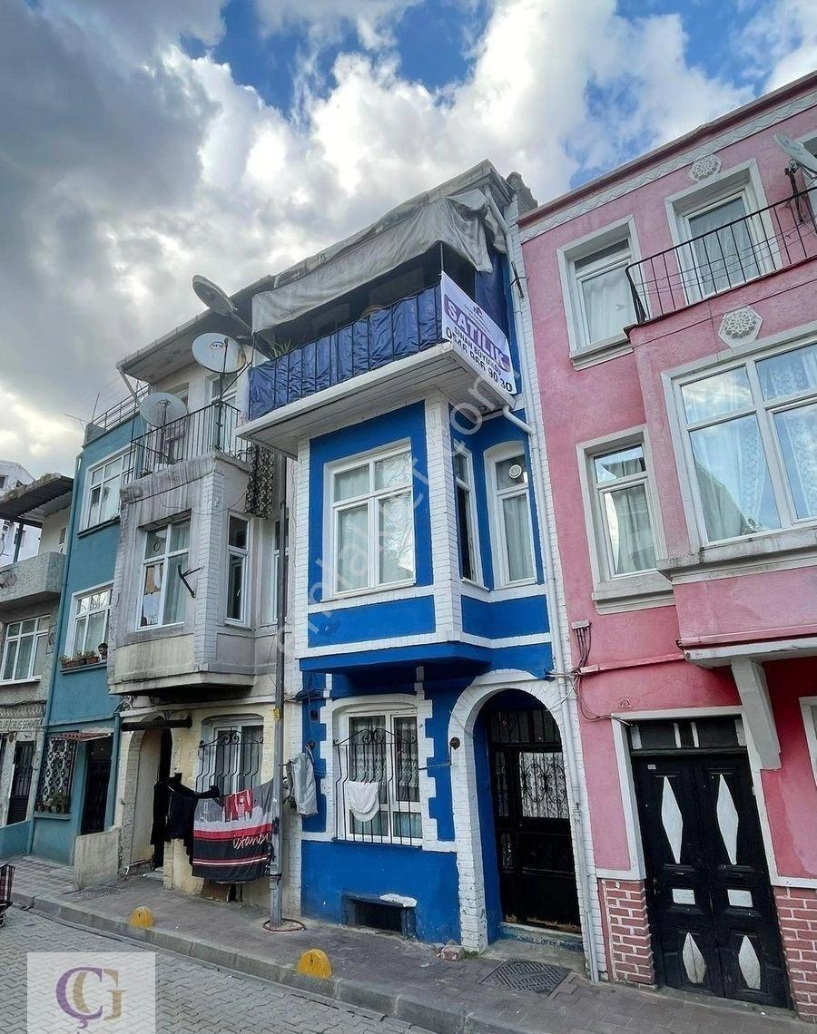 Balat Ayvansaray'da Sahile Yakın 3 Katlı Satılık Bina - Görsel 4