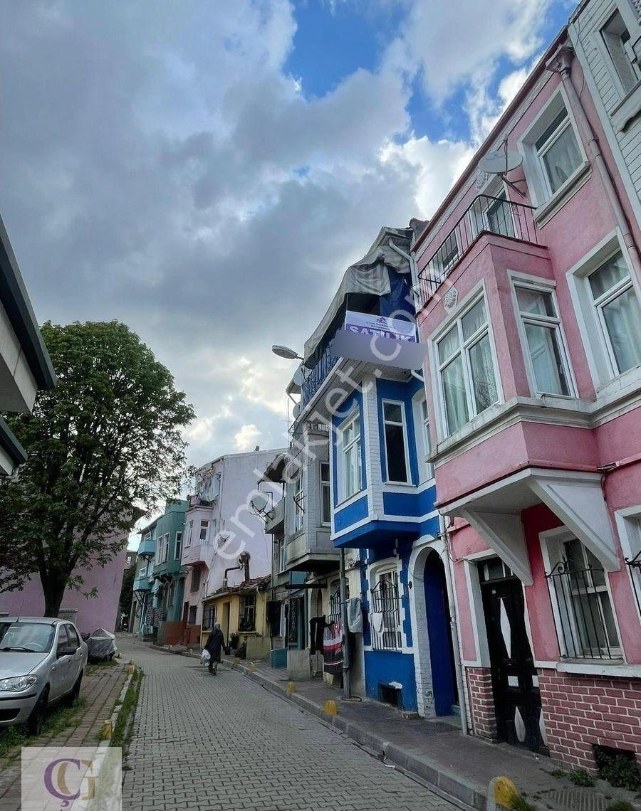 Balat Ayvansaray'da Sahile Yakın 3 Katlı Satılık Bina - Görsel 2