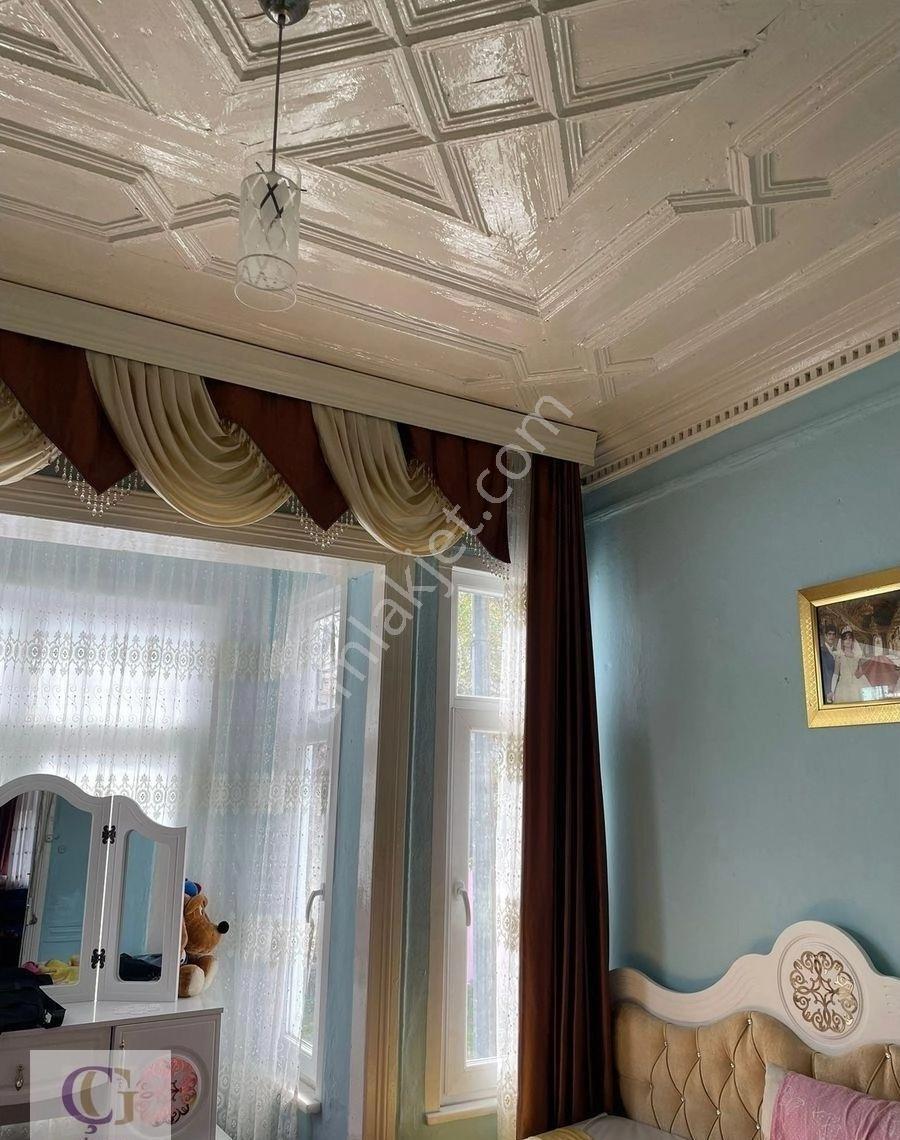 Balat Ayvansaray'da Sahile Yakın 3 Katlı Satılık Bina - Görsel 3