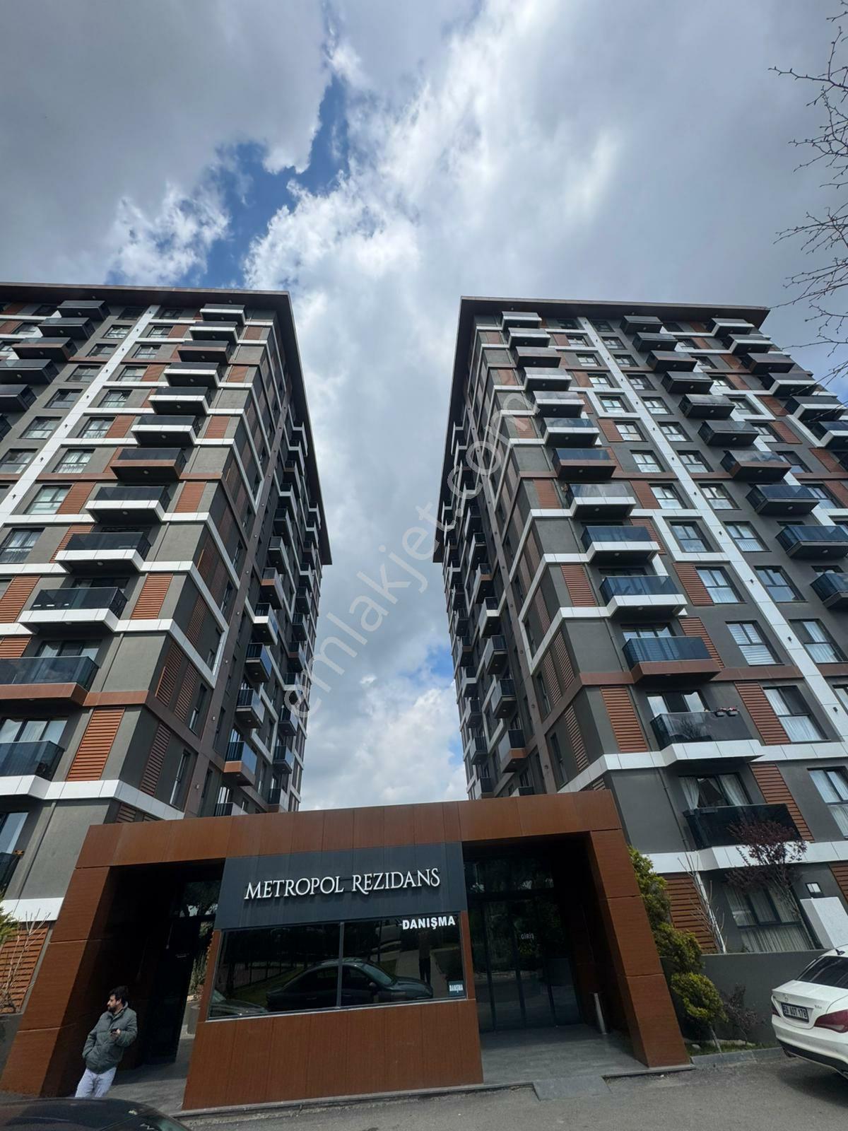 Tekirdağ Çorlu Emlak Konutlarında Metropol Rezidansta Eşyalı 1+1 Satılık Daire