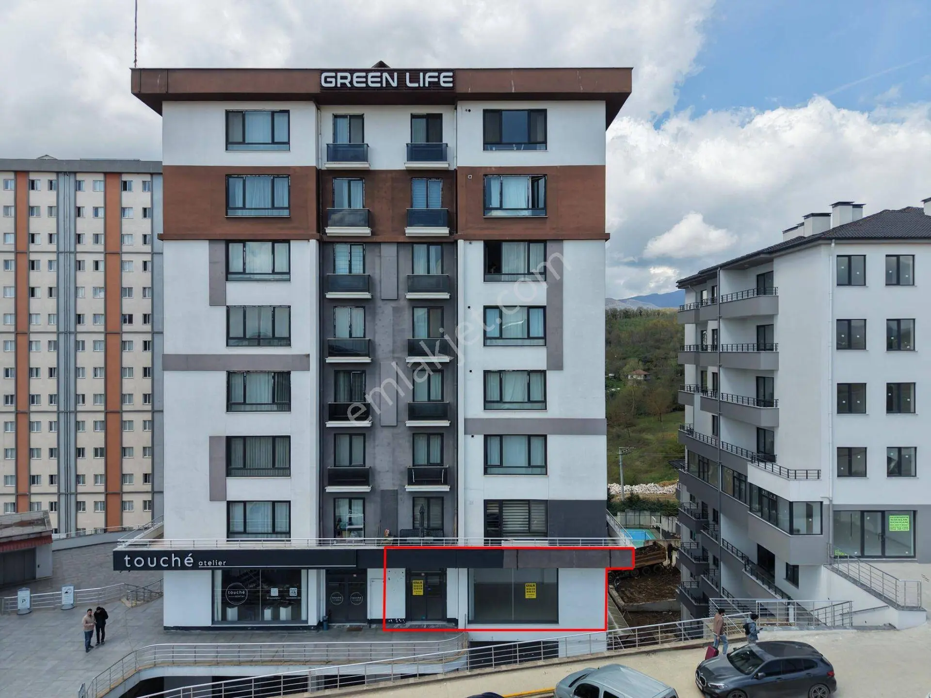 Konuralp Üniversite Ve Araştırma Hastanesine Çok Yakın 100 M2 Kiralık Dükkan