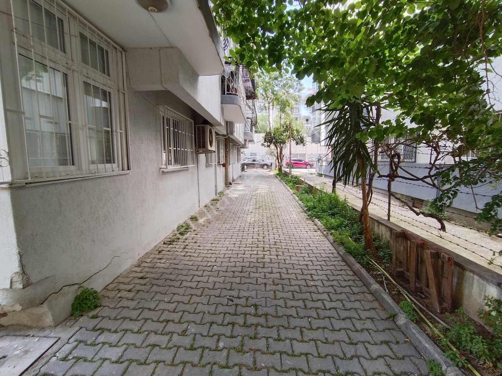 Karşıyaka'da Sevgi Yolu Yakını Bakımlı Ferah 3+1 Kiralık Daire - Görsel 17