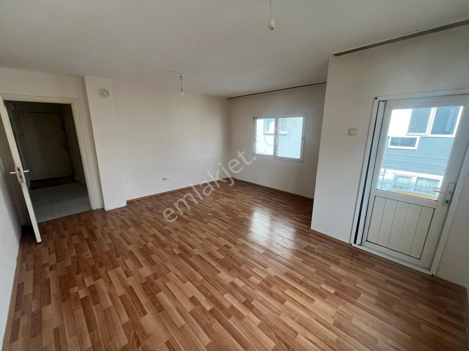 Karşıyaka'da Sevgi Yolu Yakını Bakımlı Ferah 3+1 Kiralık Daire - Görsel 22