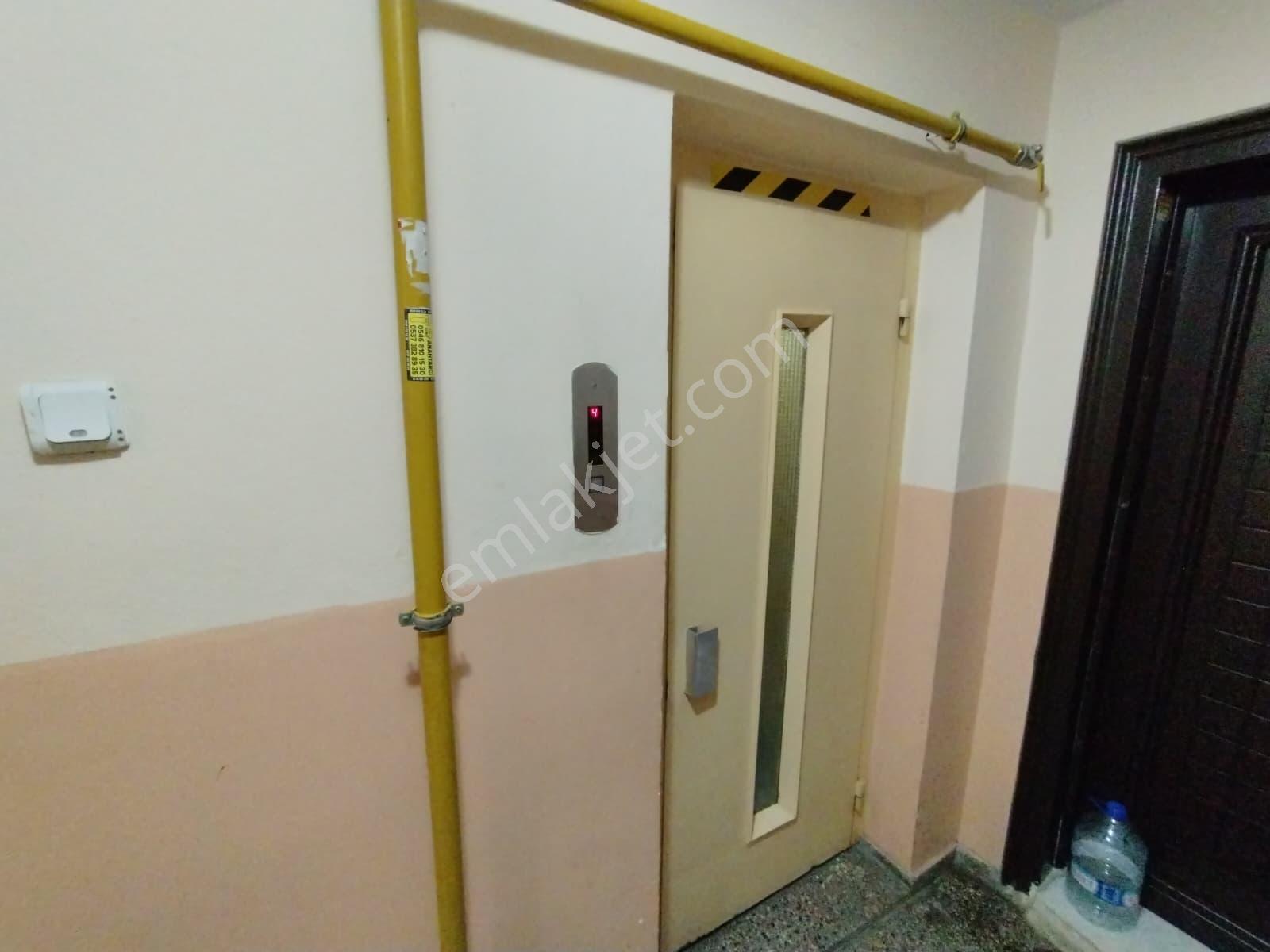 Karşıyaka'da Sevgi Yolu Yakını Bakımlı Ferah 3+1 Kiralık Daire - Görsel 16