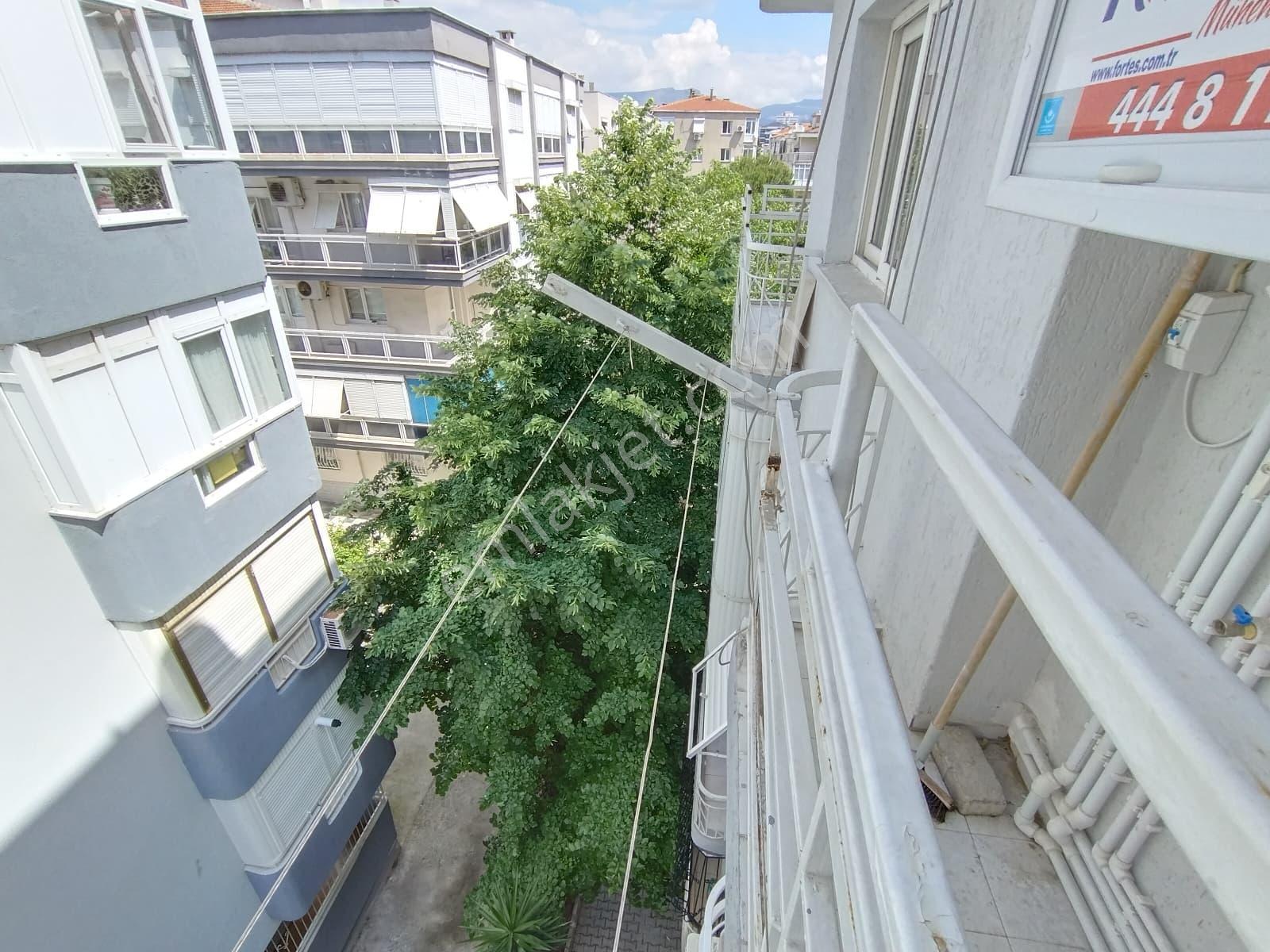 Karşıyaka'da Sevgi Yolu Yakını Bakımlı Ferah 3+1 Kiralık Daire - Görsel 14