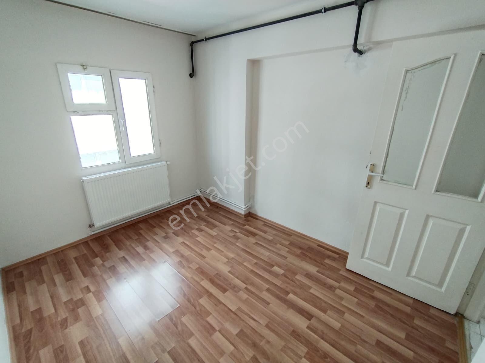 Karşıyaka'da Sevgi Yolu Yakını Bakımlı Ferah 3+1 Kiralık Daire - Görsel 13