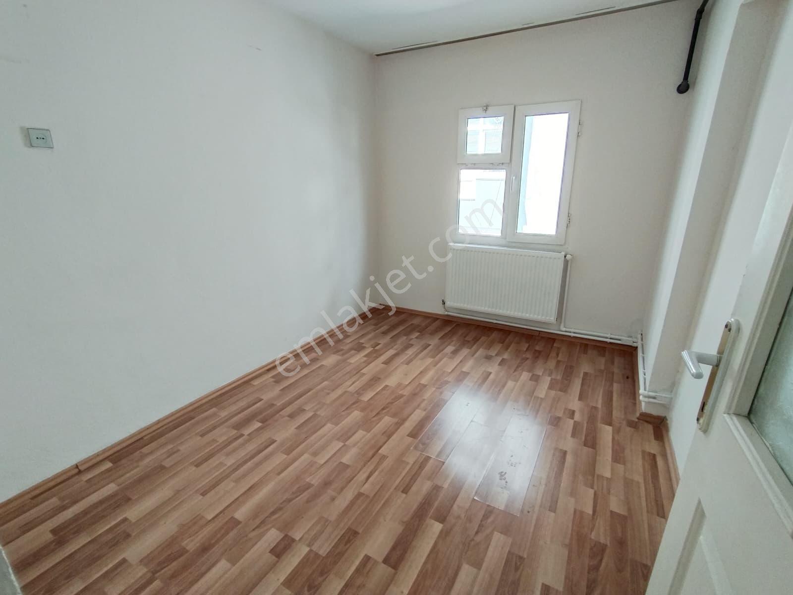 Karşıyaka'da Sevgi Yolu Yakını Bakımlı Ferah 3+1 Kiralık Daire - Görsel 6