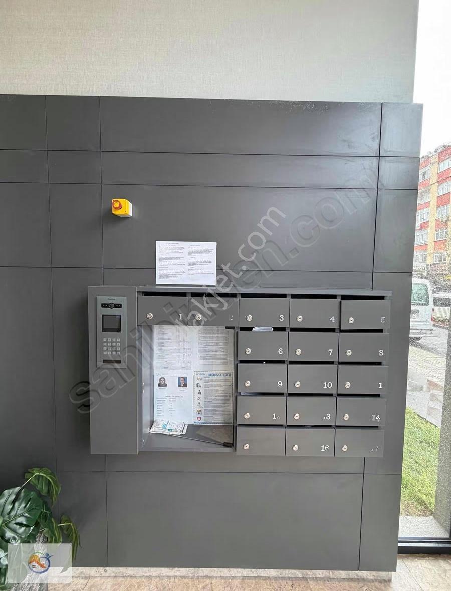 Zeytinburnu Meydan Evlerinde 2+1 Bahçe Katı Satılık Daireler