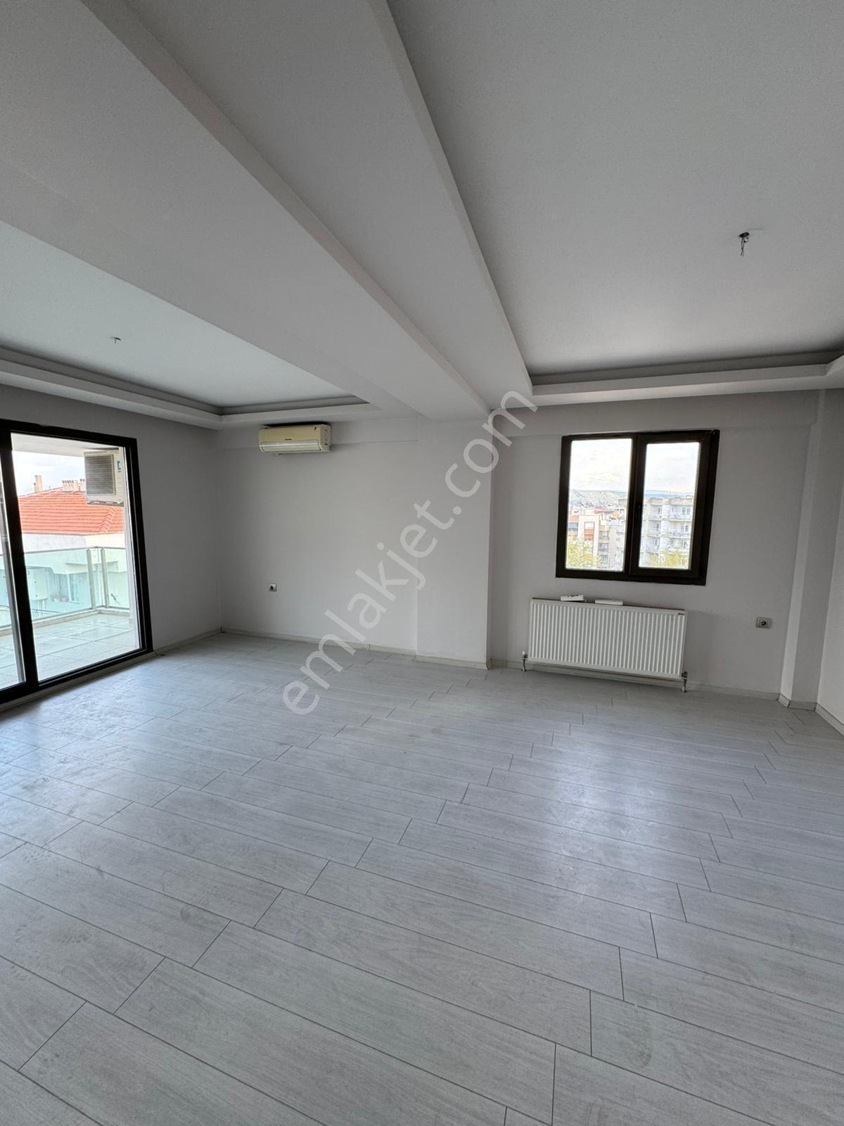 Bayraklı Park Konumunda Fırsat Dubleks Daire - Görsel 35