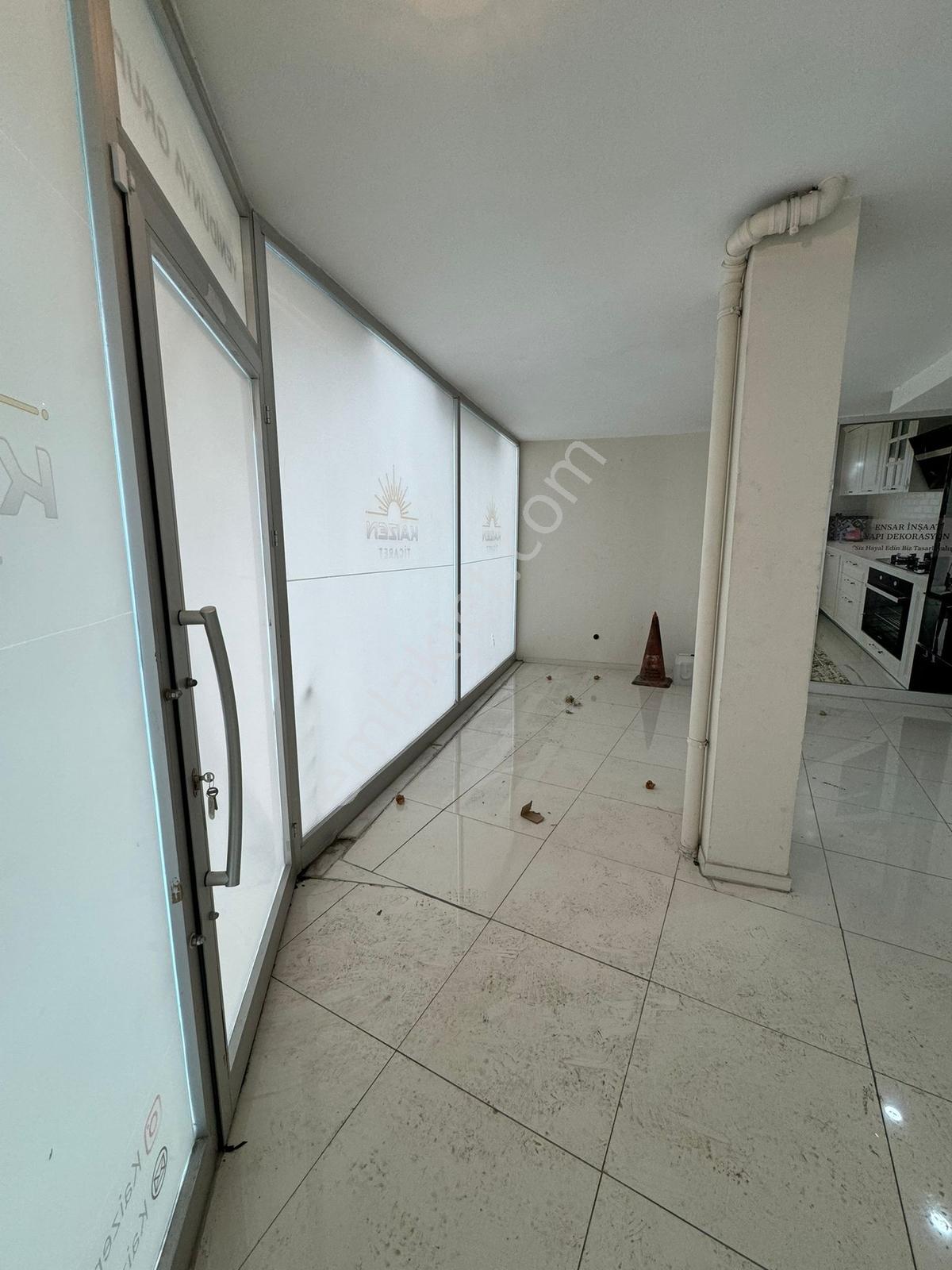 Cadde Üzeri Köşebaşı 60m² Yüksek Görünürlüklü Kiralık Dükkan - Görsel 6