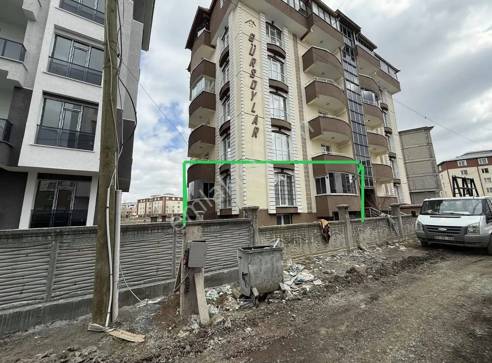 Şeyma Emlaktan Satılık Yenişehirde 3+1 Daire