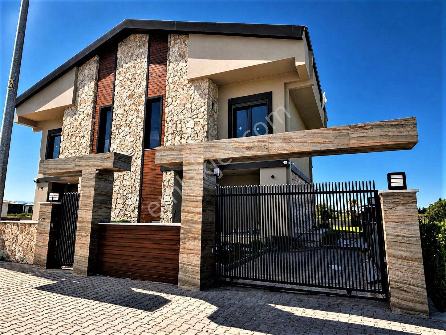 Gültaş Emlaktan Edremitte Satılık 5+1 Özel Yüzme Havuzlu Akıllı Villa - Görsel 3