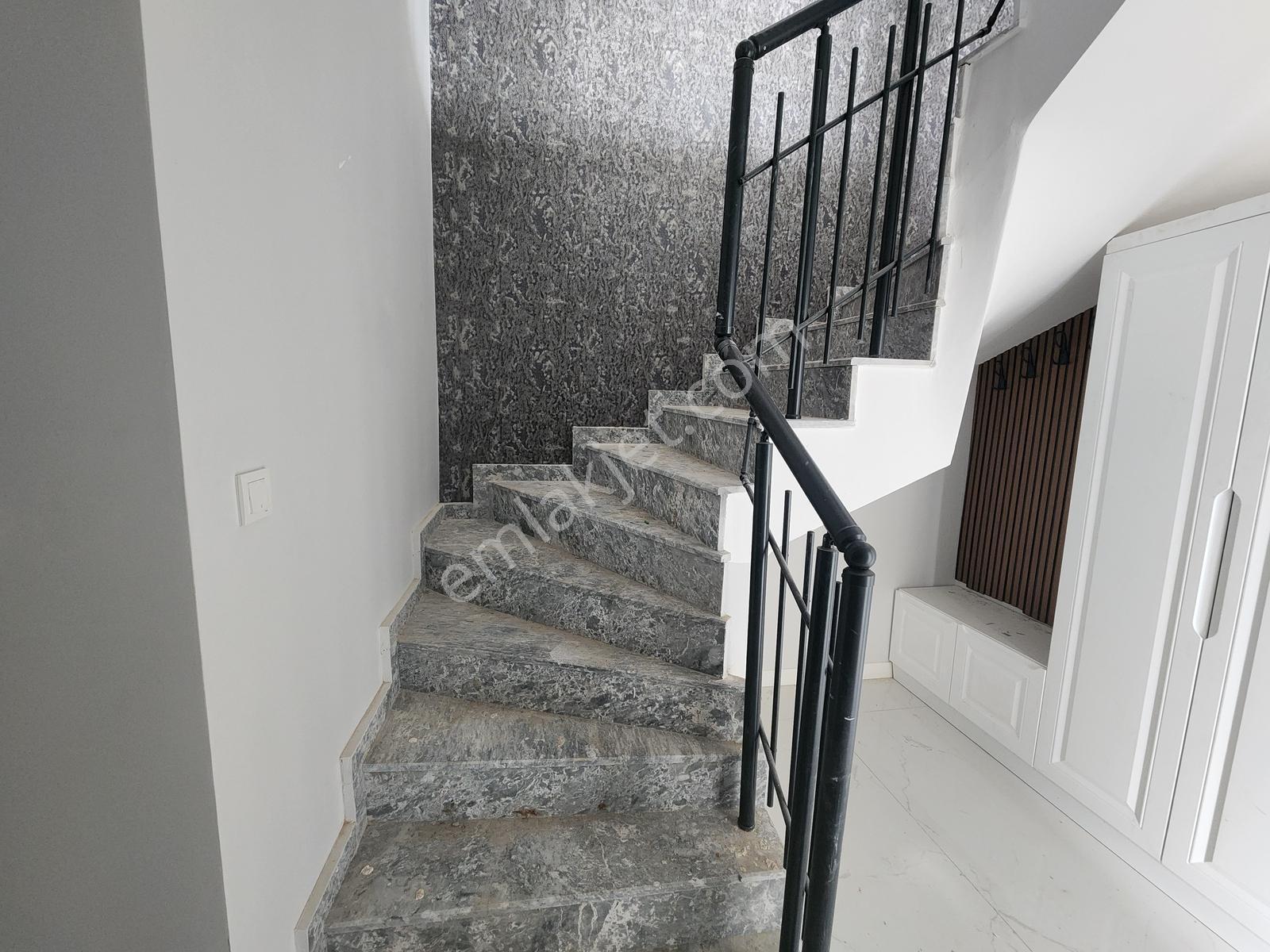 Başiskele Yeşilyurt'ta Site İçi 3+1 Kiralık Daire - Görsel 3