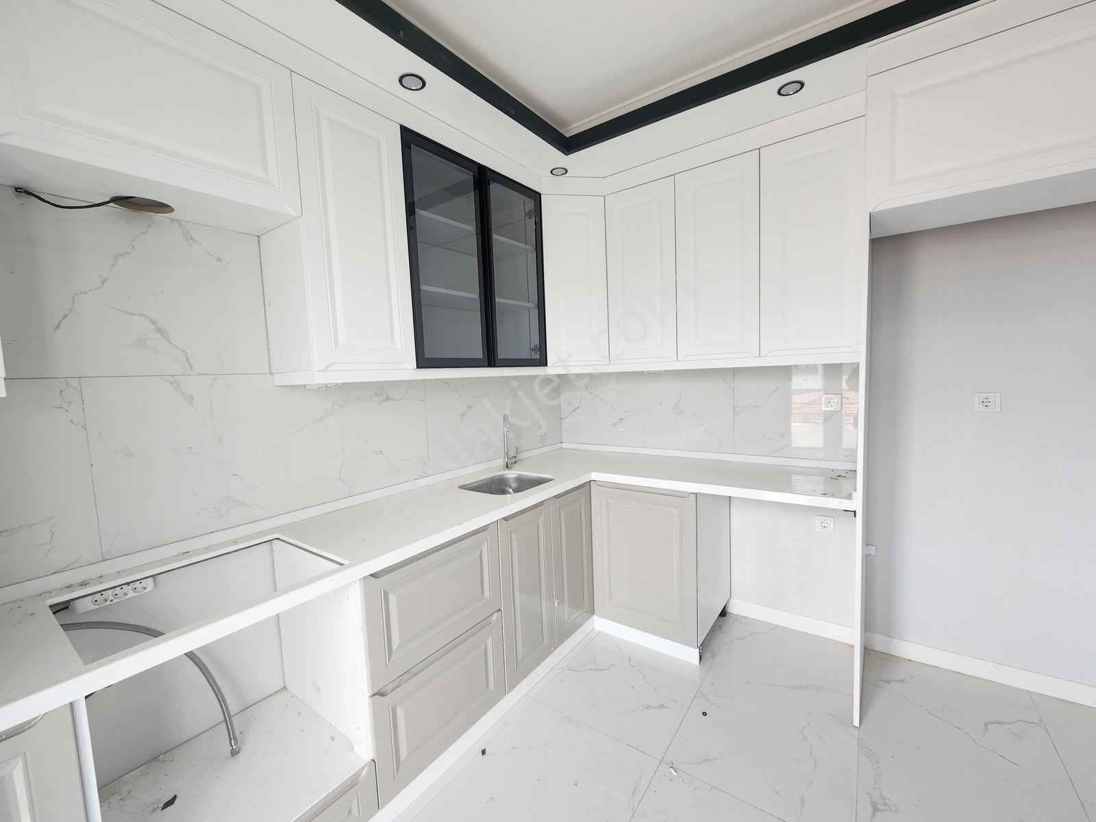 Başiskele Yeşilyurt'ta Site İçi 3+1 Kiralık Daire - Görsel 5