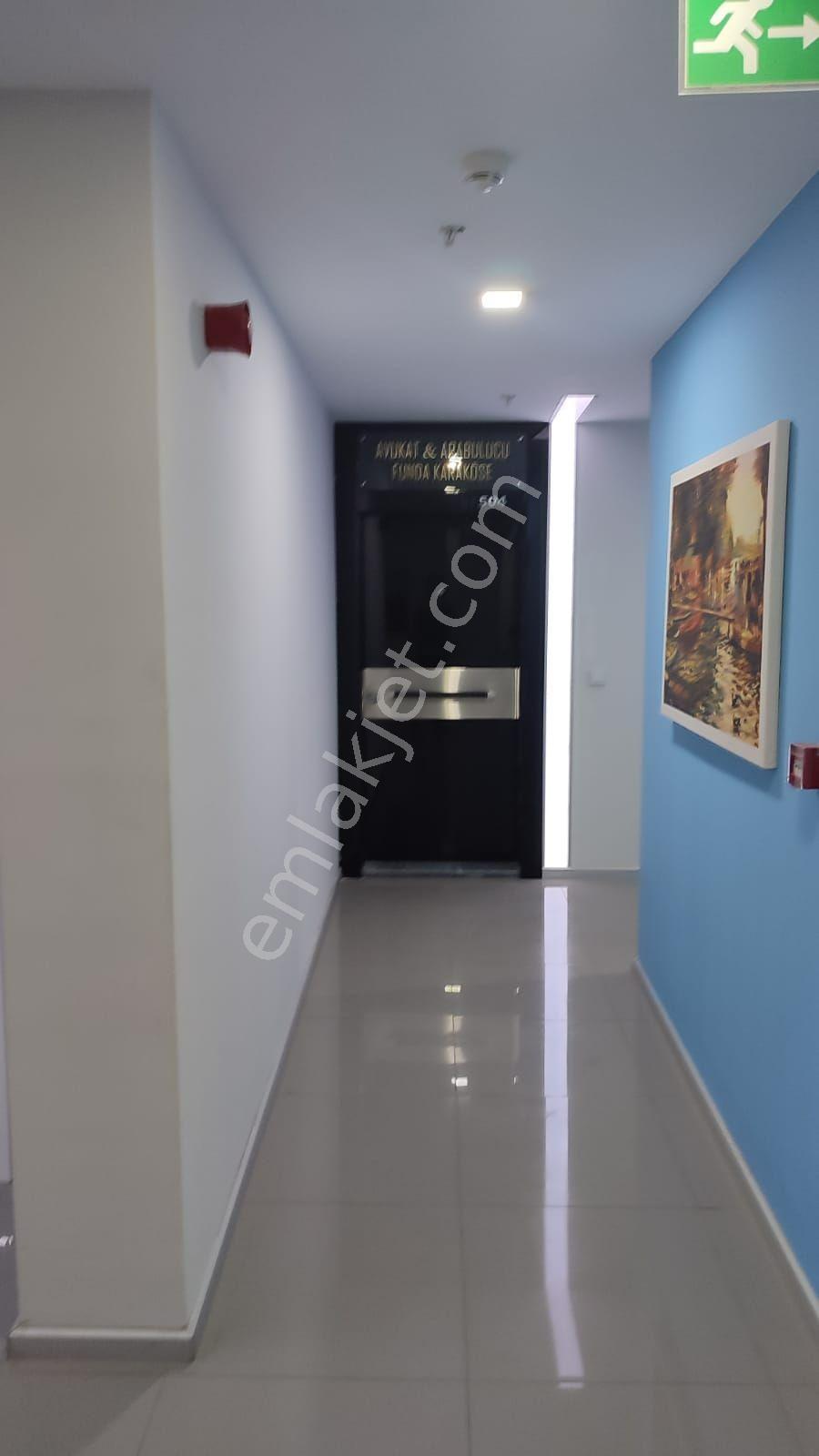 R23- İzmir Merkez Adliyesi Yakınında Lüks Plazada 2 +1 Ofis - Görsel 15