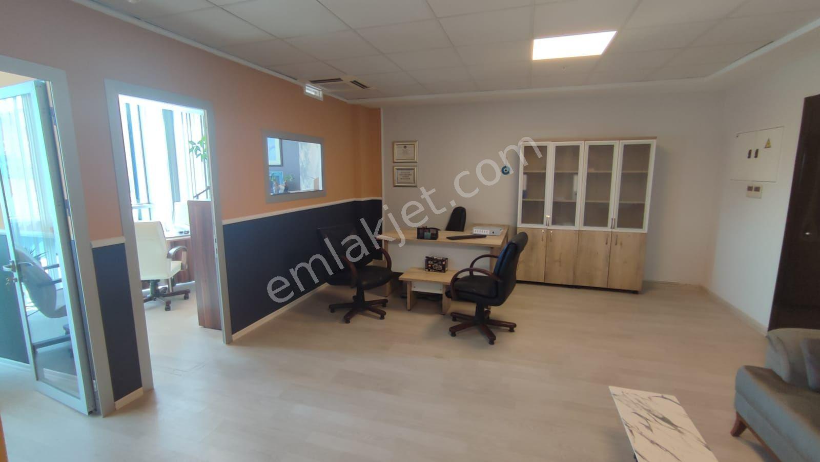 R23- İzmir Merkez Adliyesi Yakınında Lüks Plazada 2 +1 Ofis - Görsel 3