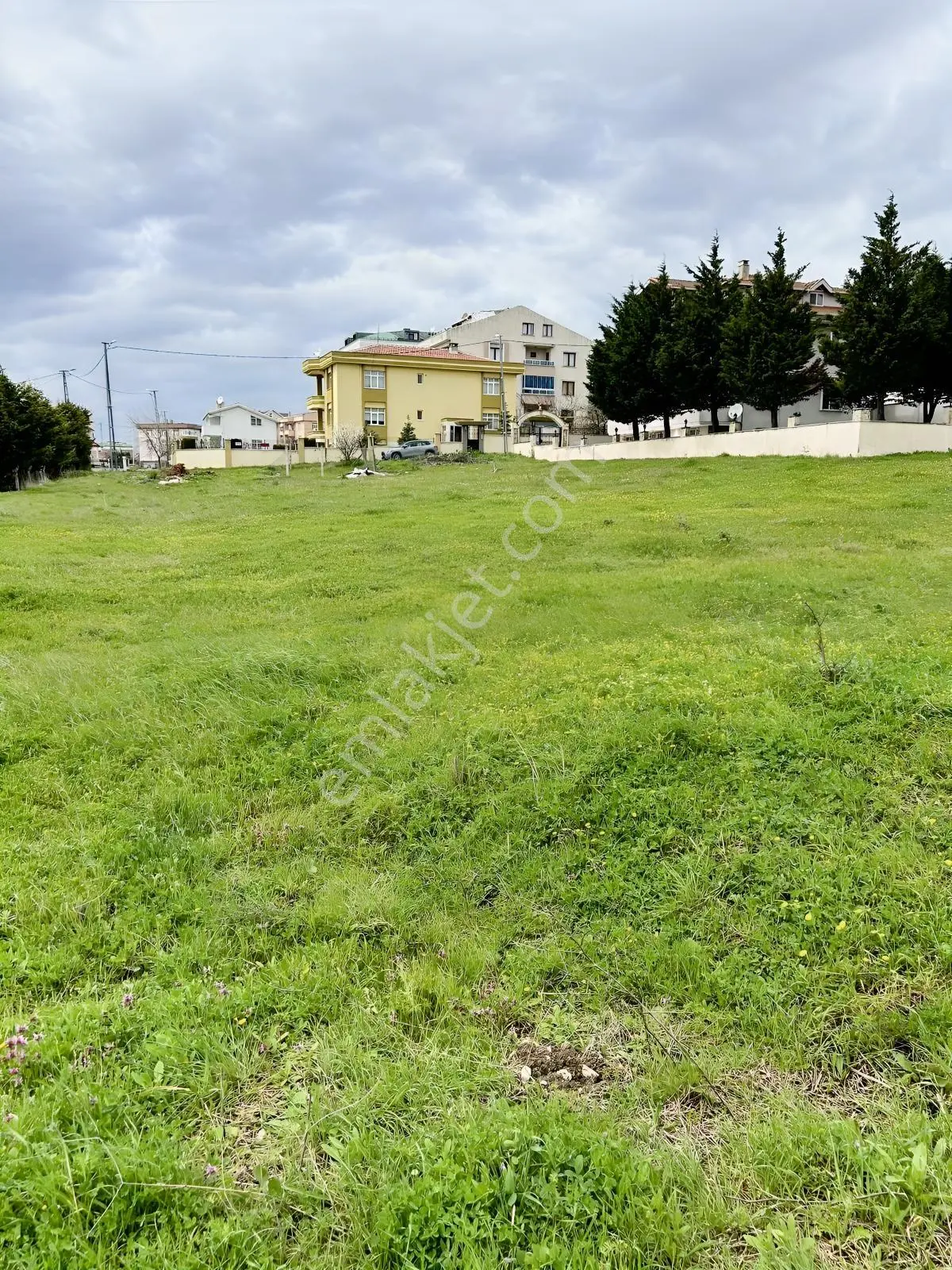 Demir Deluxe____satılık İmarlı Köşe Arsa: 850 M², %25 İmar,3 Kat