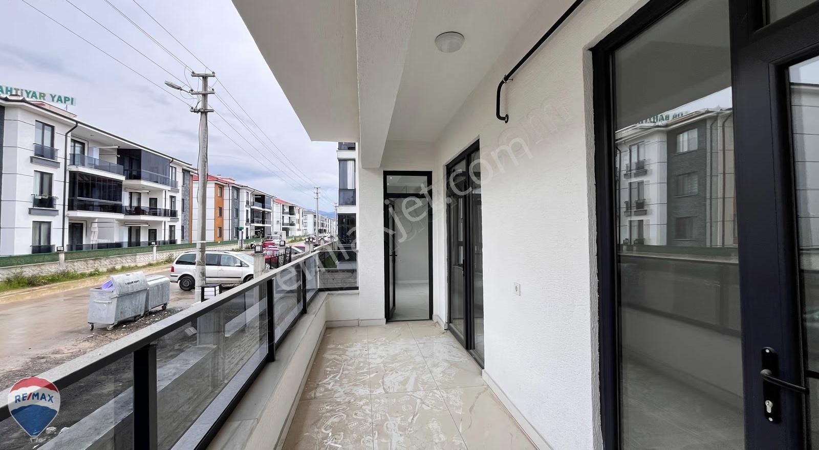 Remax Maviden Siteiçi 3+1 1.kat Güney Cephe 130 M2 Daire - Görsel 18