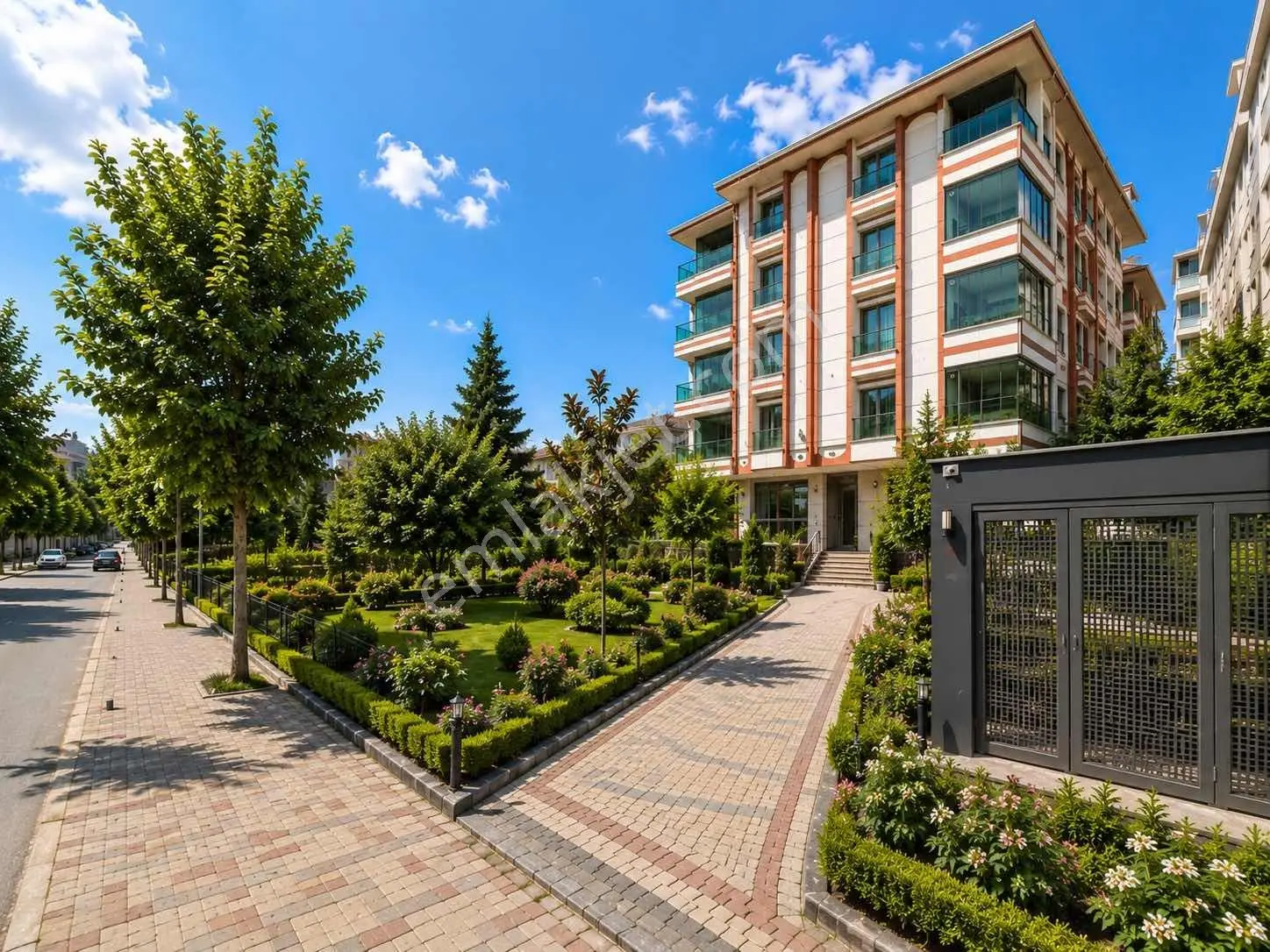 Yakupluda Metrobüse Yakın Sıfır 2+1 95 M2 Daire