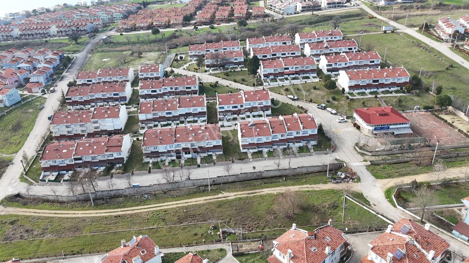Ege Emlak'tan Yayla Sahilinde Kiralık Tripleks Yazlık - Görsel 10