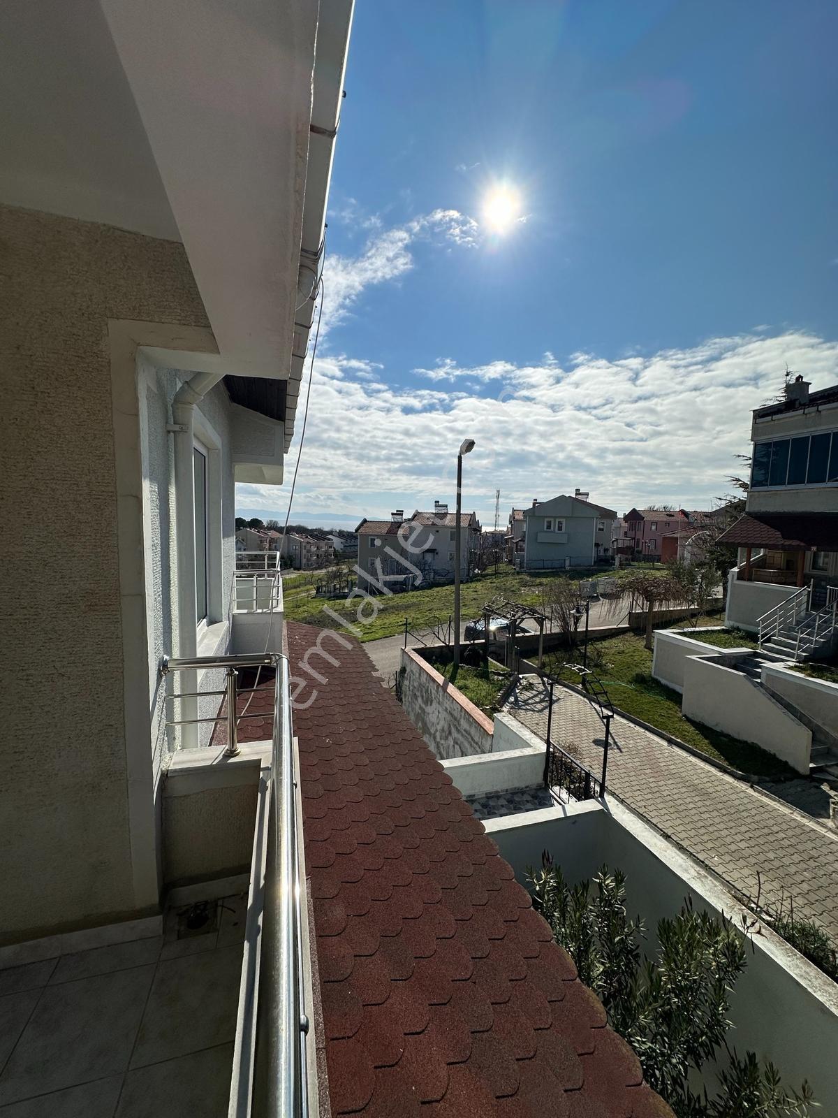 Ege Emlak'tan Yayla Sahilinde Kiralık Tripleks Yazlık - Görsel 25
