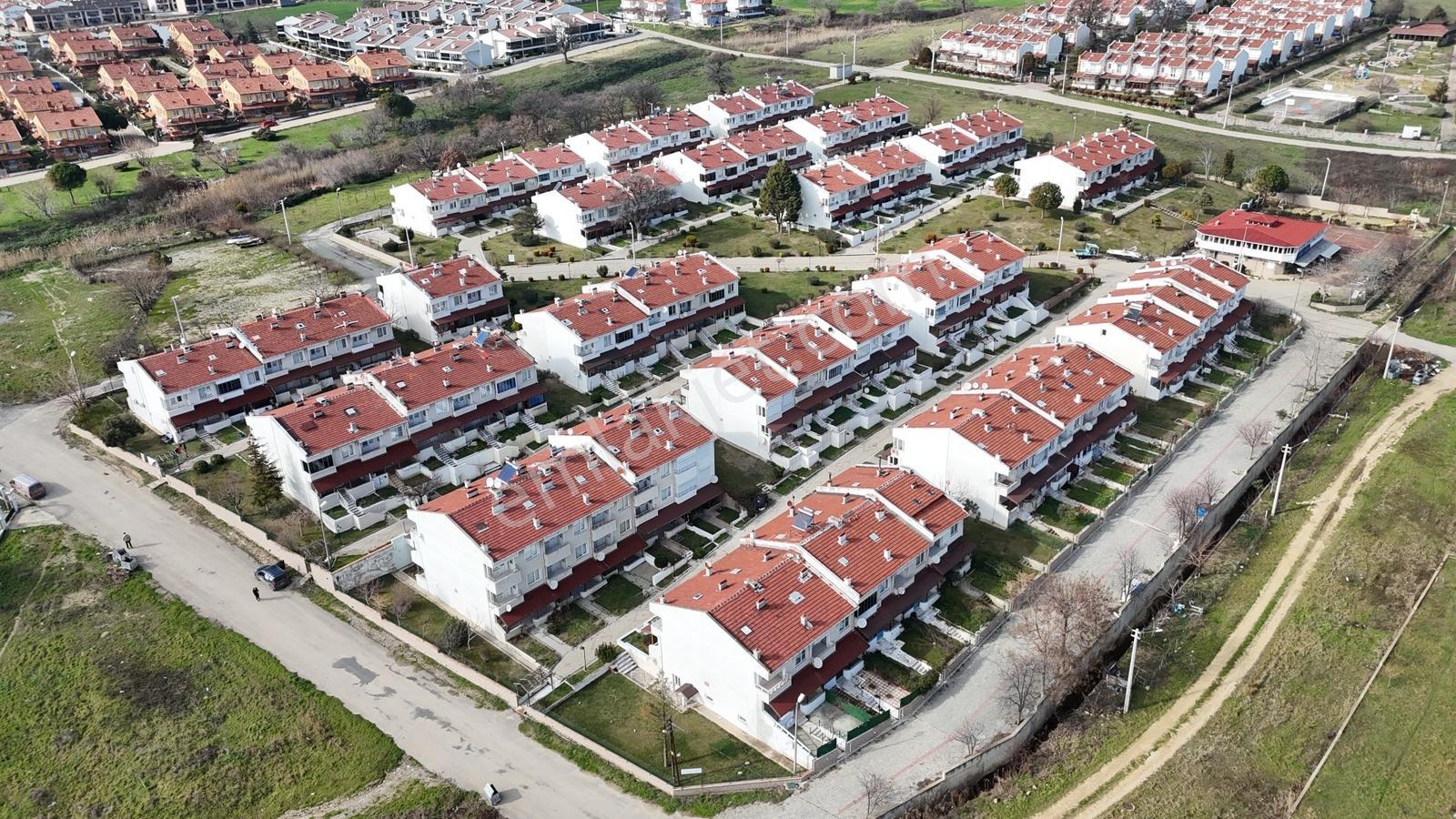 Ege Emlak'tan Yayla Sahilinde Kiralık Tripleks Yazlık - Görsel 8