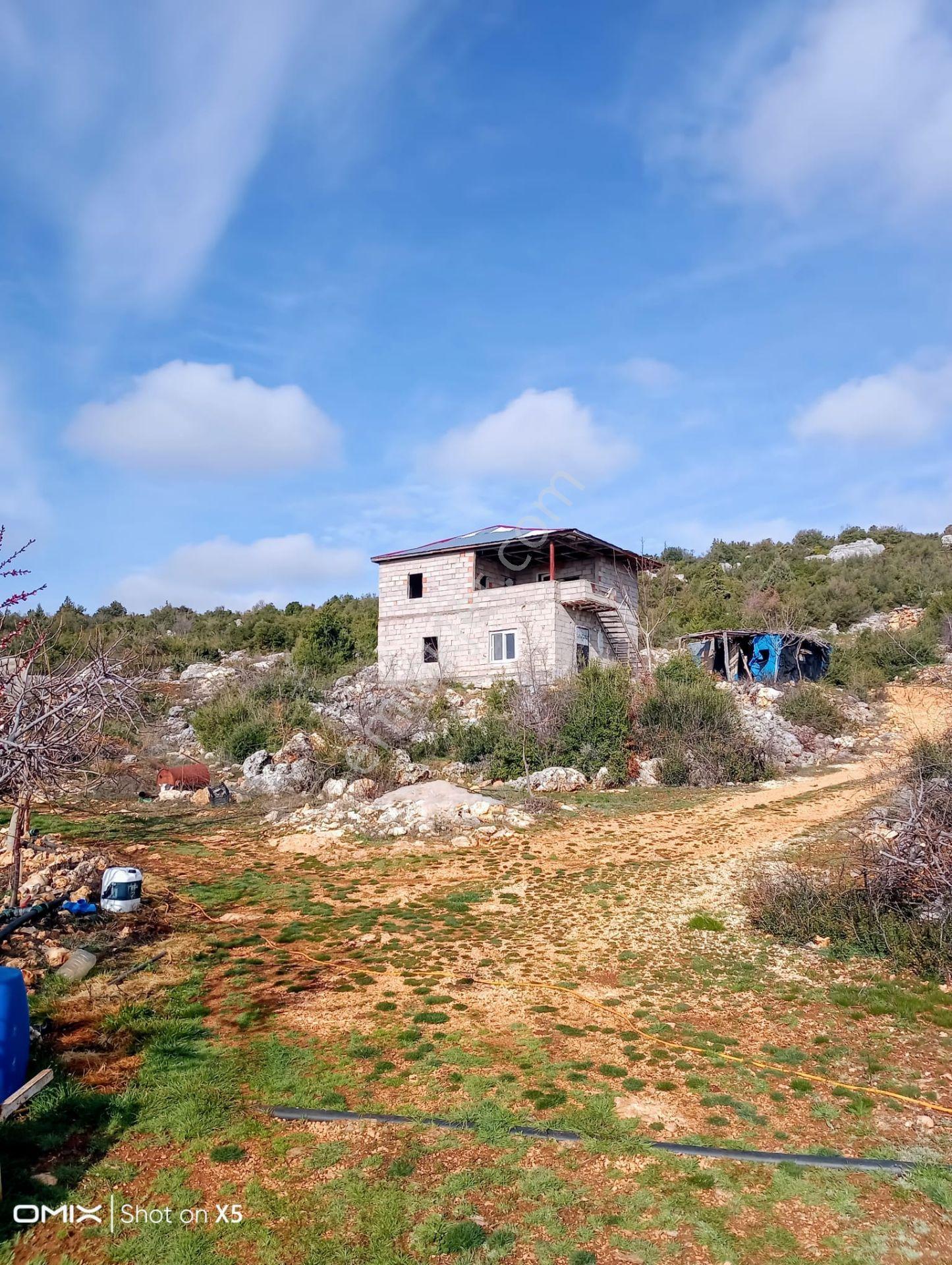 Mersin Erdemli Albeyli Mahallesinde 17420 M.kare Satılık Tarla Ve Evi
