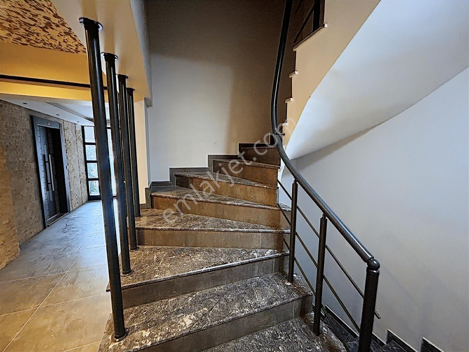 Üsküdar Merkez Nevçarşı Yanında 2+1 Otoparklı Daire - Görsel 15