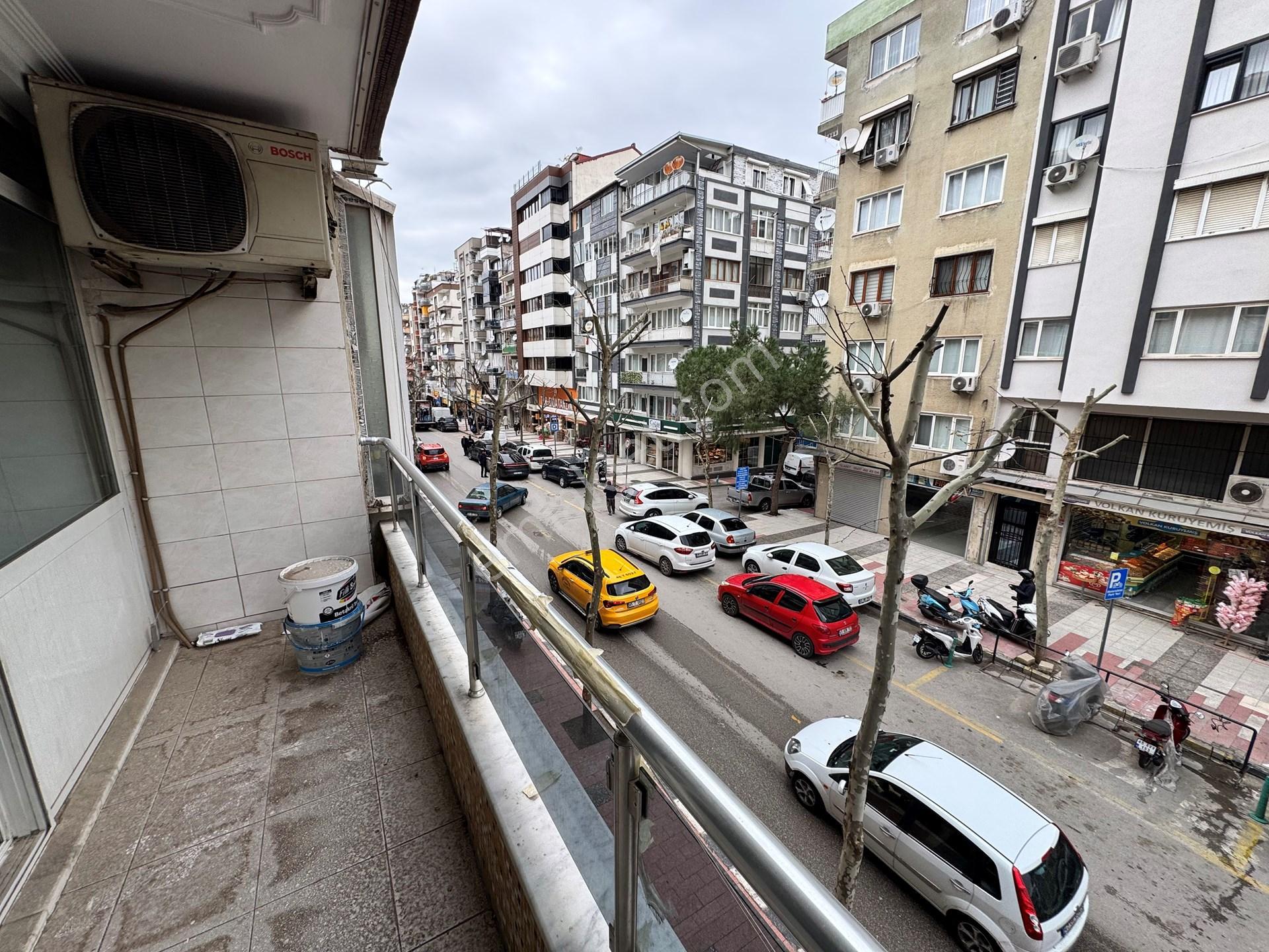 Startkey Platin'den Cumartesi Pazar Yeri Yanıcadde Üstü Kiralık Geniş Arakat