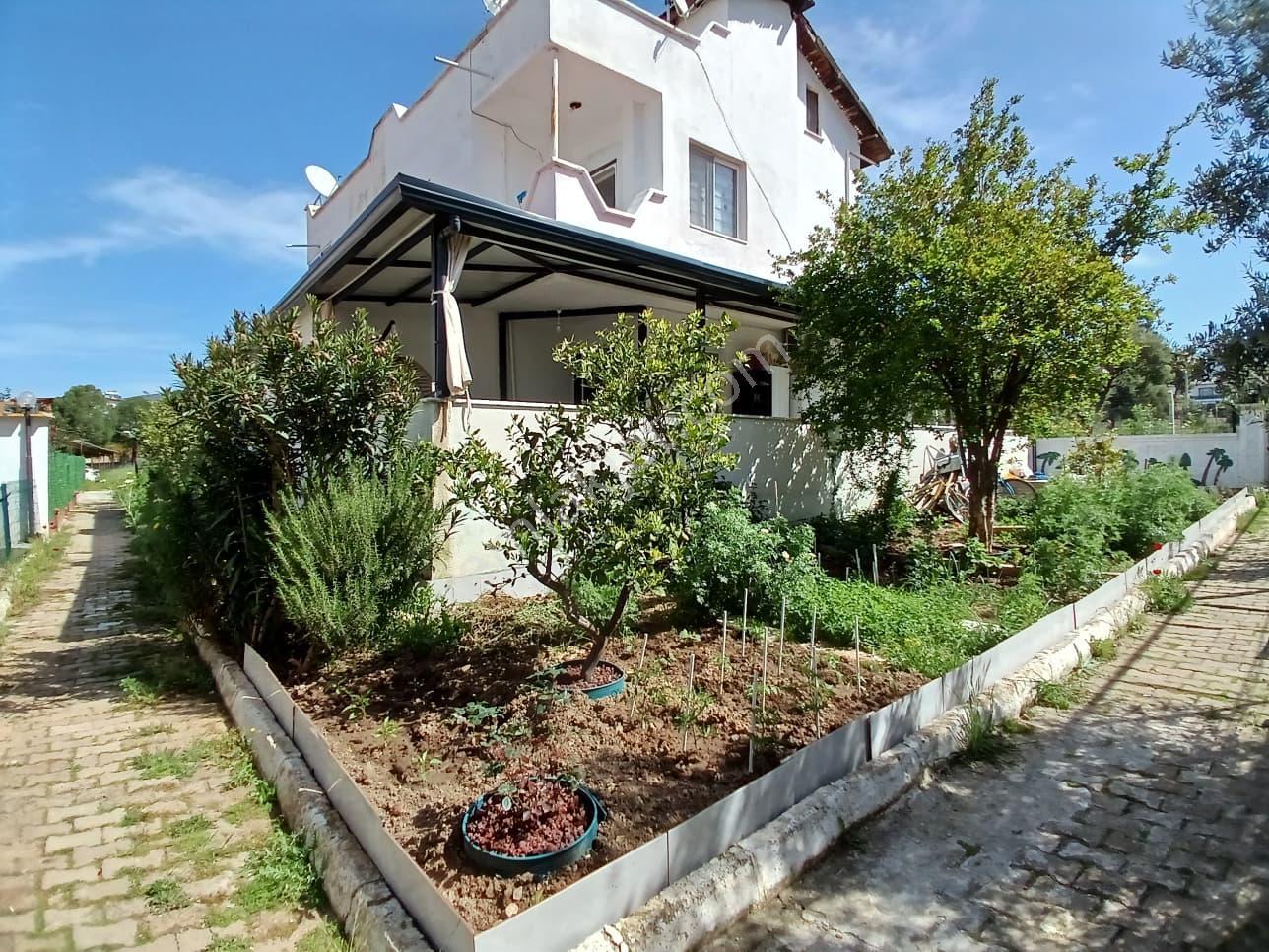 Merkezi Konumda Okula ,pazara Yürüme Mesafeli 4+1 İkiz Villa