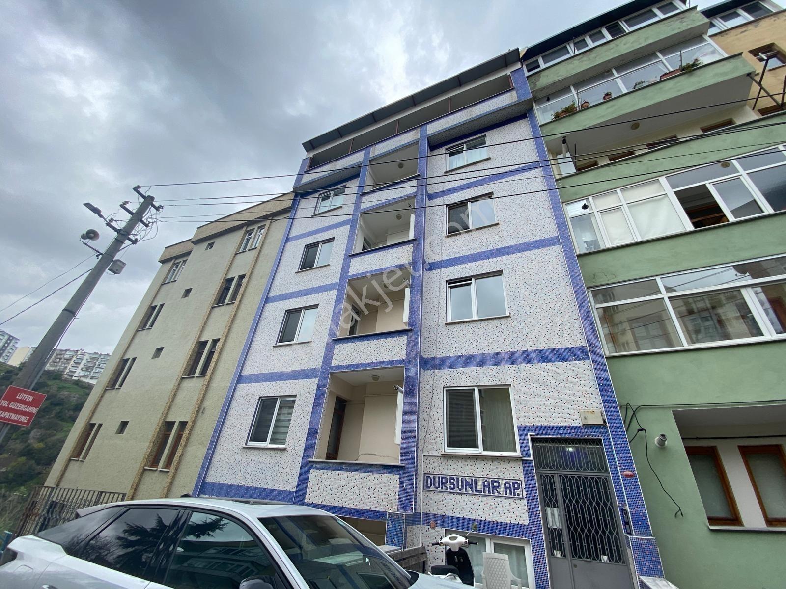 Aydınlıkevler Mahallesinde Deniz Manzaralı Kiralık Daire