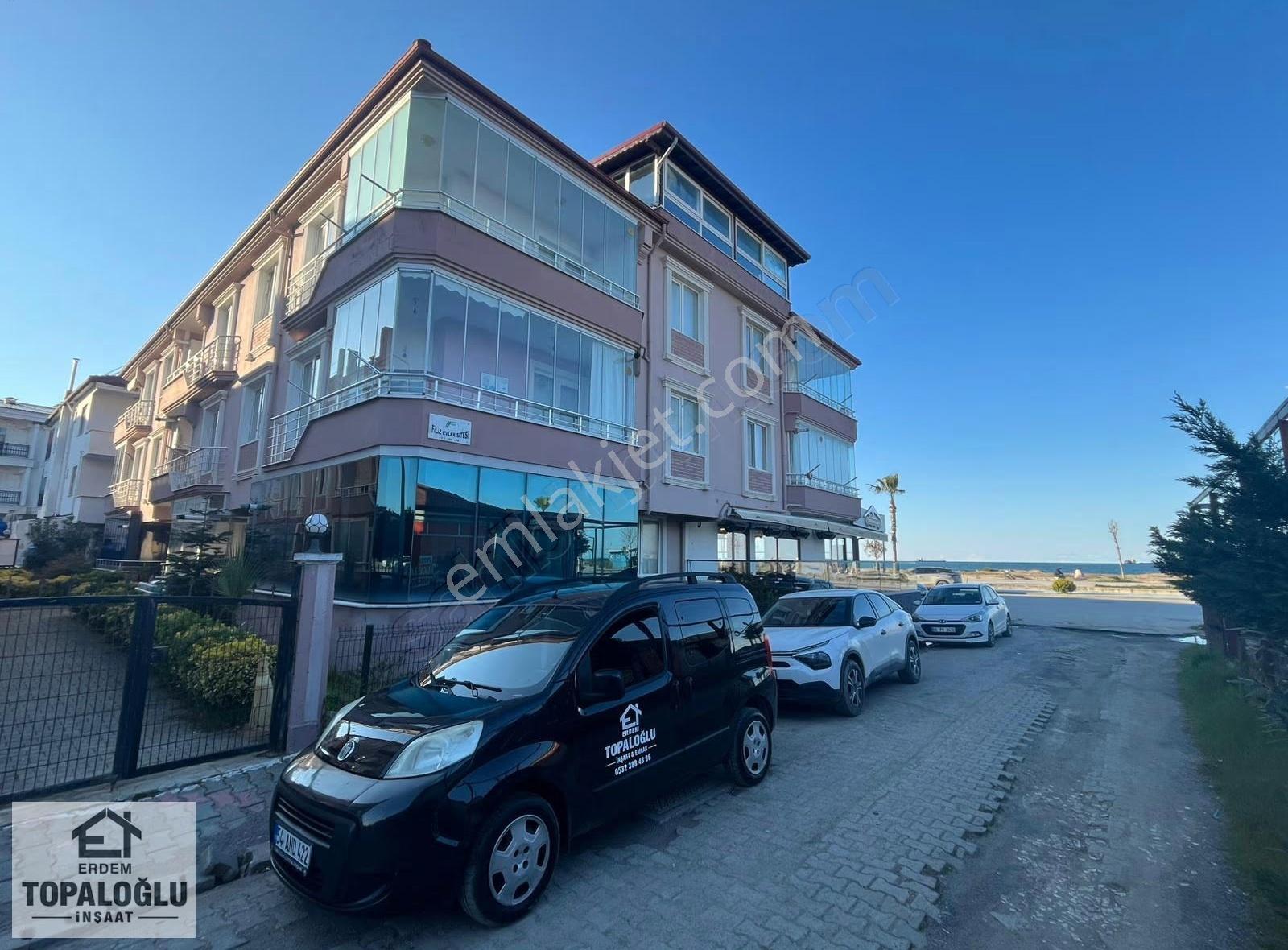 Denize Sıfır Havuzlu Site İçerisinde Full Eşyalı Ara Kat 1+1