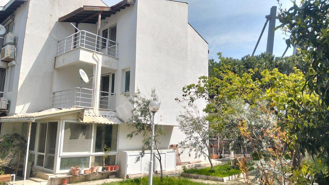 Ayvalık Sarımsaklı Bilentur Mevkiinde Kiralık 3+1 Tripleks Villa