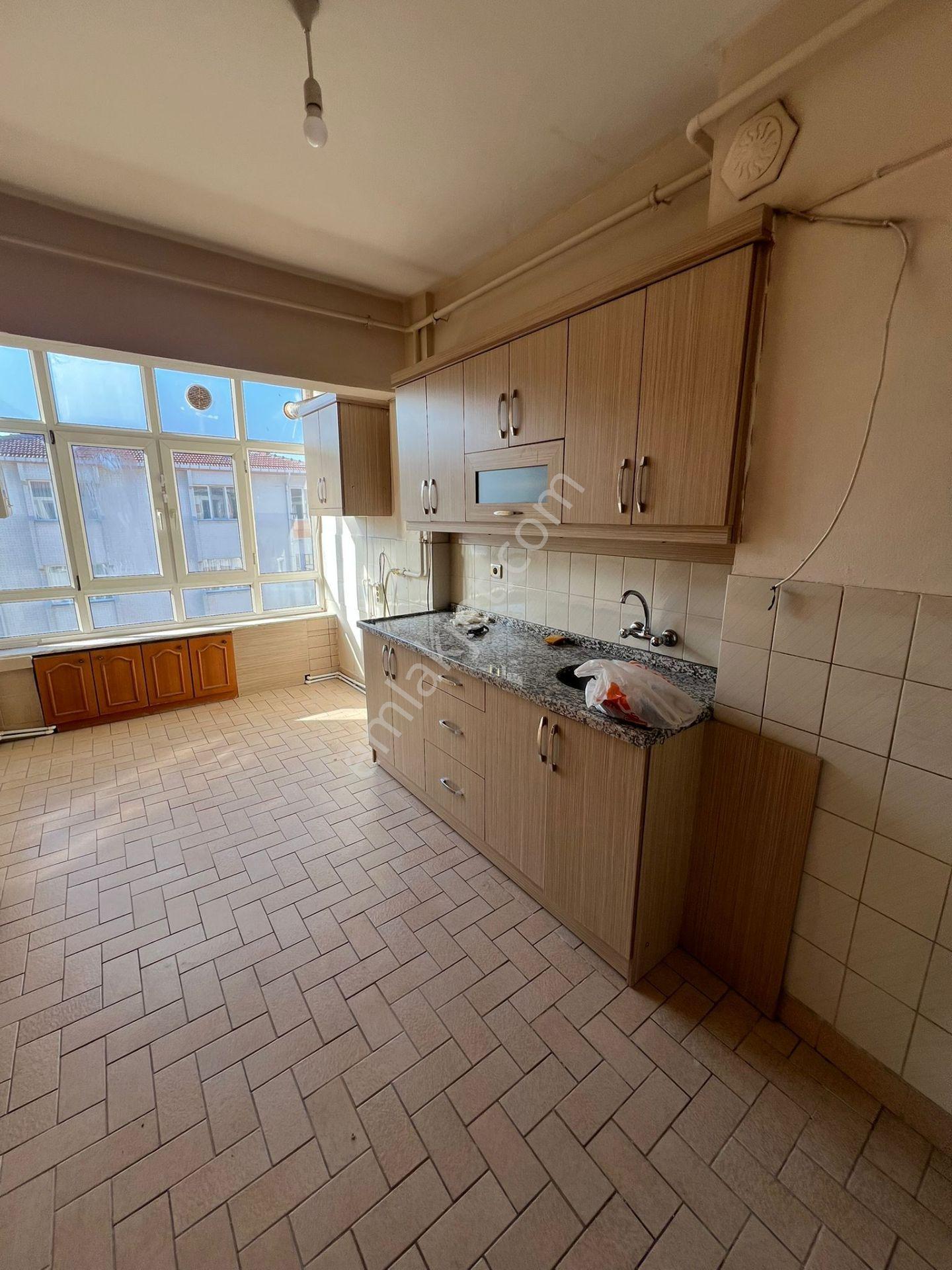 Hürriyet Mahallesi Kalmaz Sokakta Kiralık 3+1 Daire - Görsel 3