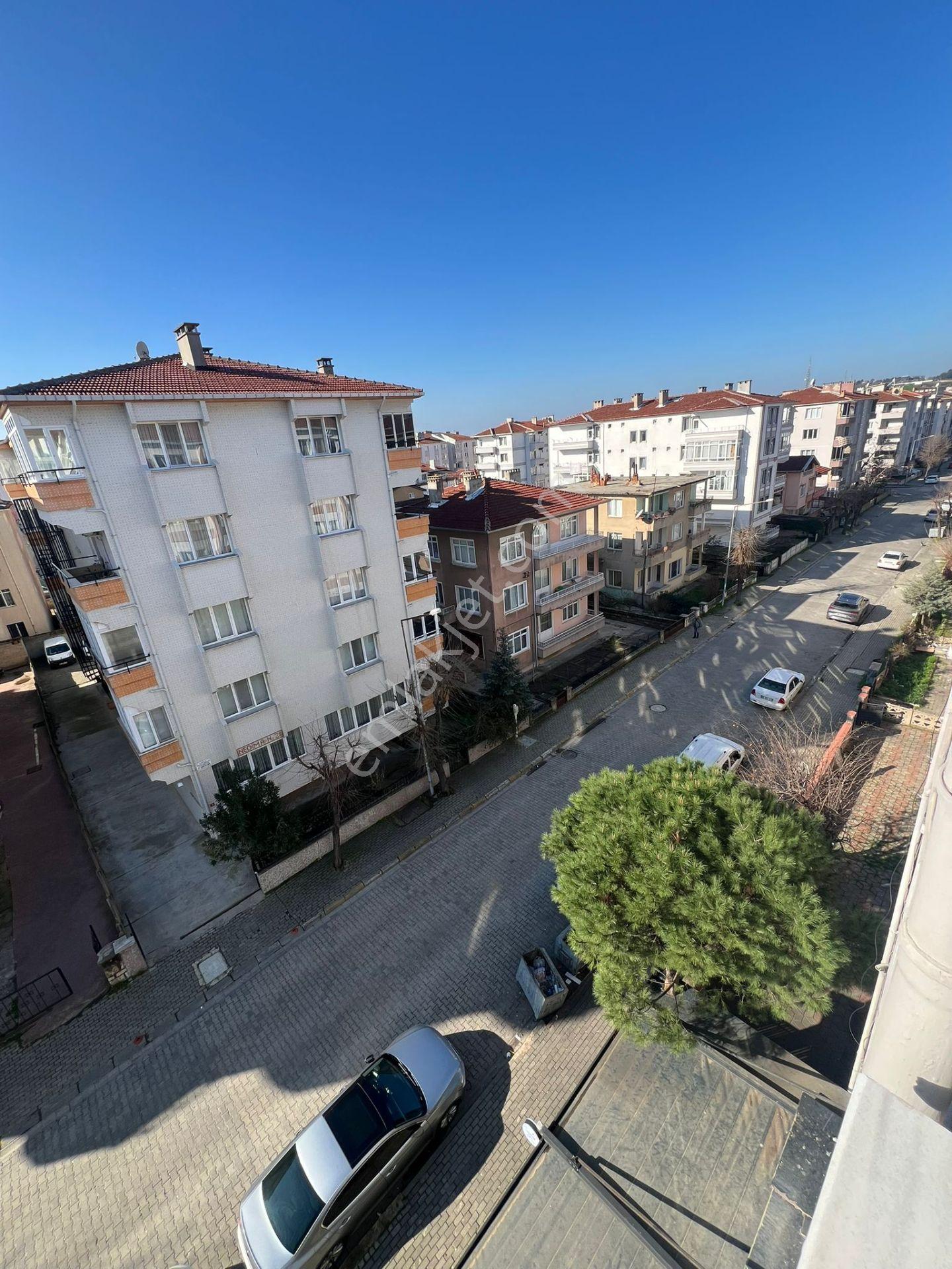 Hürriyet Mahallesi Kalmaz Sokakta Kiralık 3+1 Daire - Görsel 12