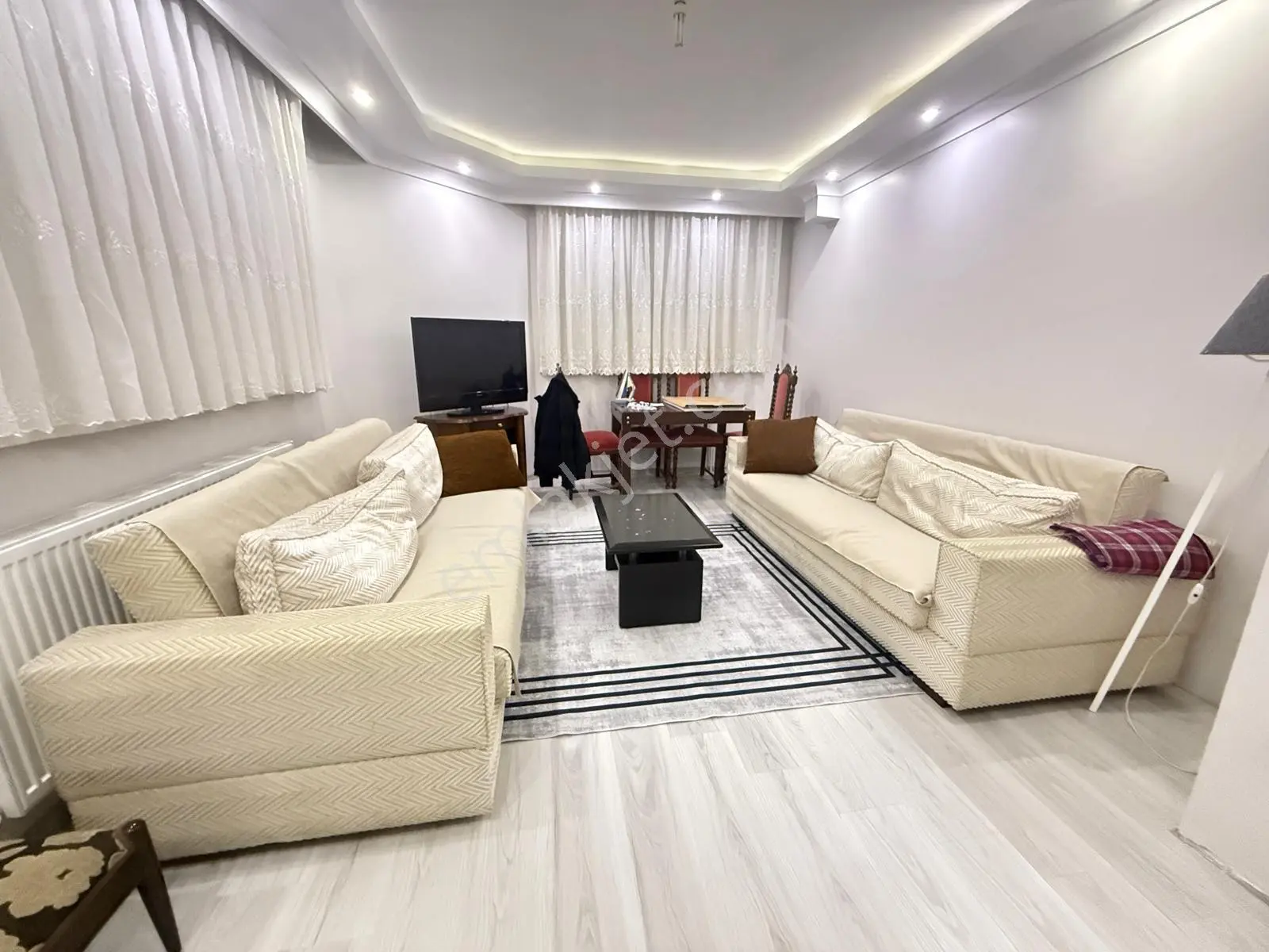 Yusuf Emlak'tan Sultanmurat’ta Metrobüse Yakın 2+1 Bahçe Katı Satılık Daire
