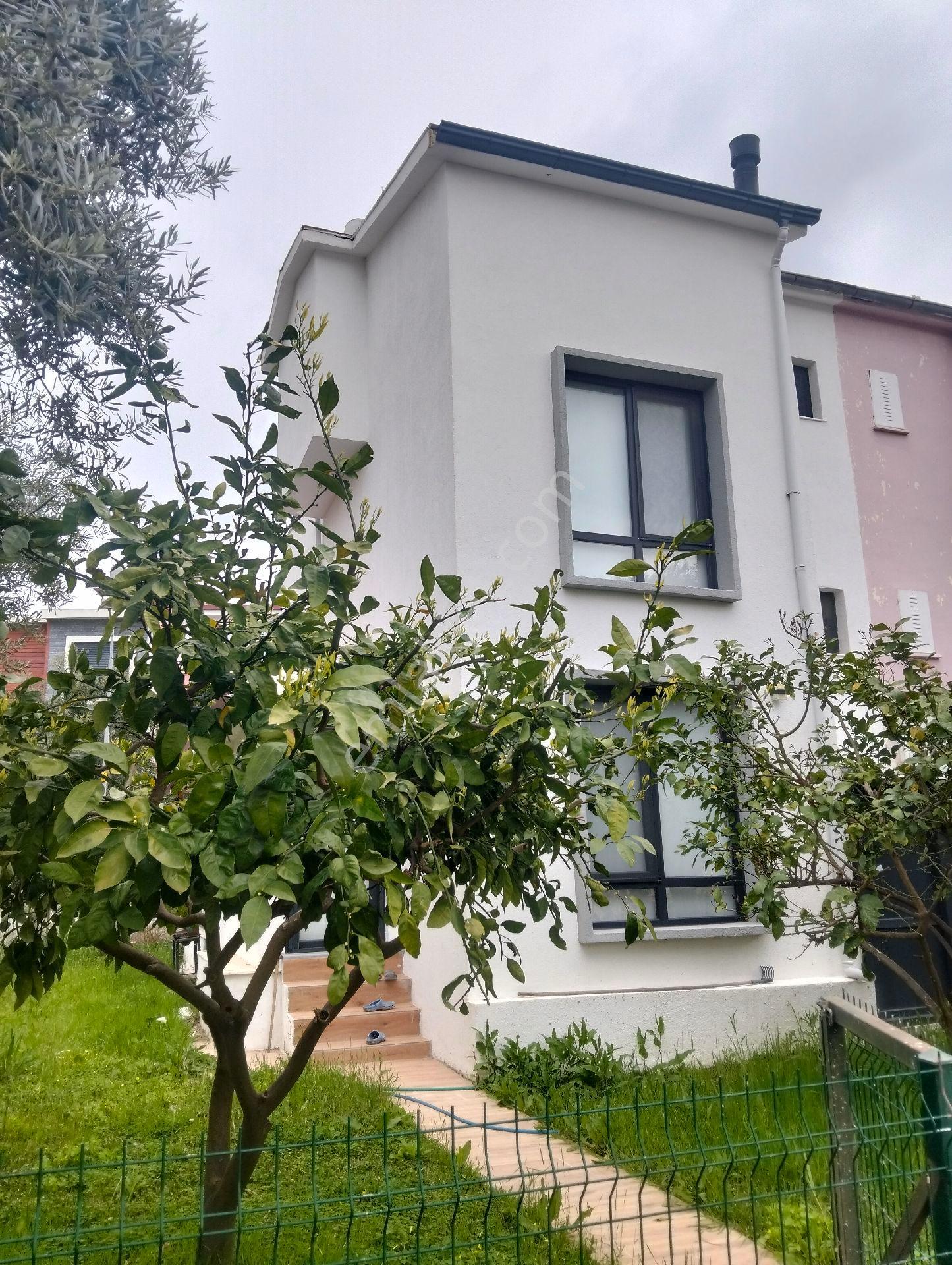 🏡kuşadası Davutlar’da Satılık Triplex Villa