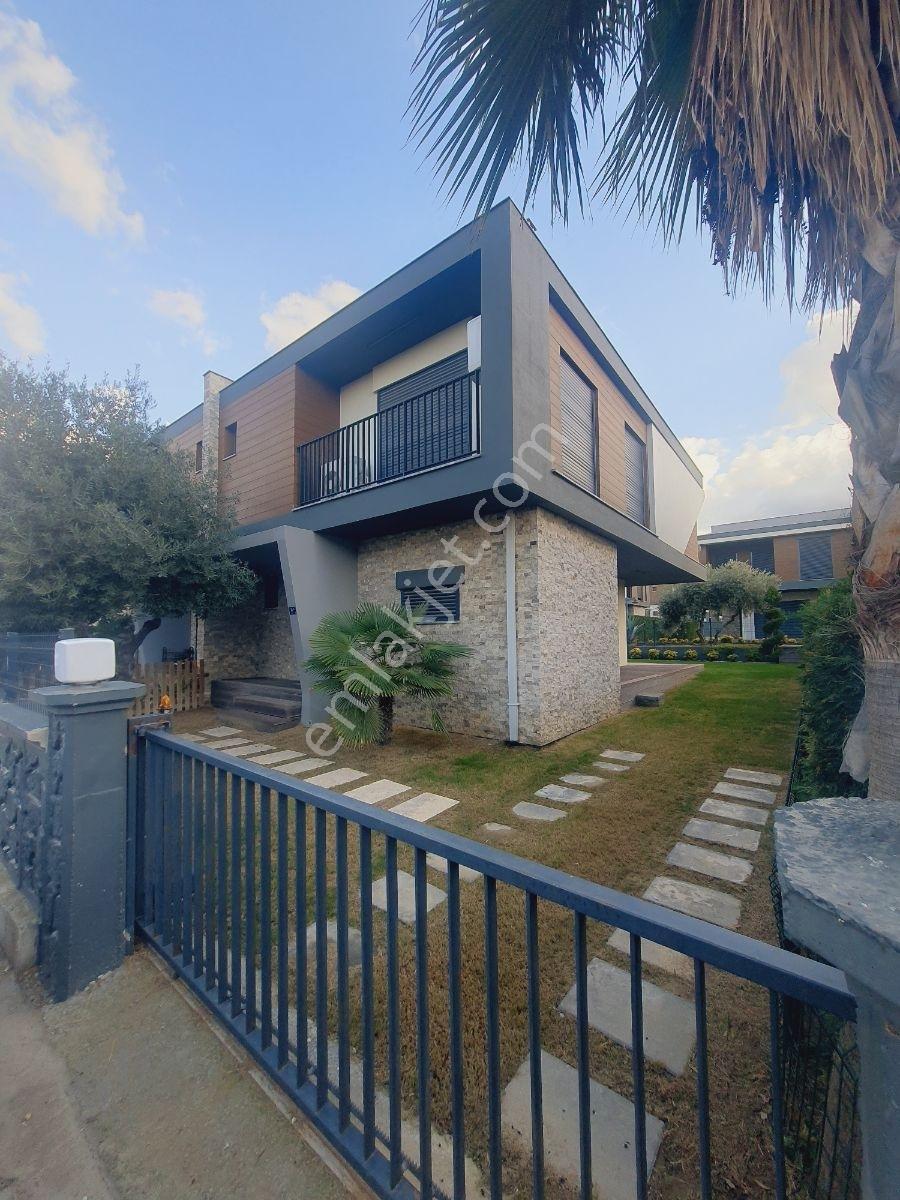 Kuşadası Davutlar'da Satılık 3+1 Dubleks Bahçeli Villa - Görsel 3